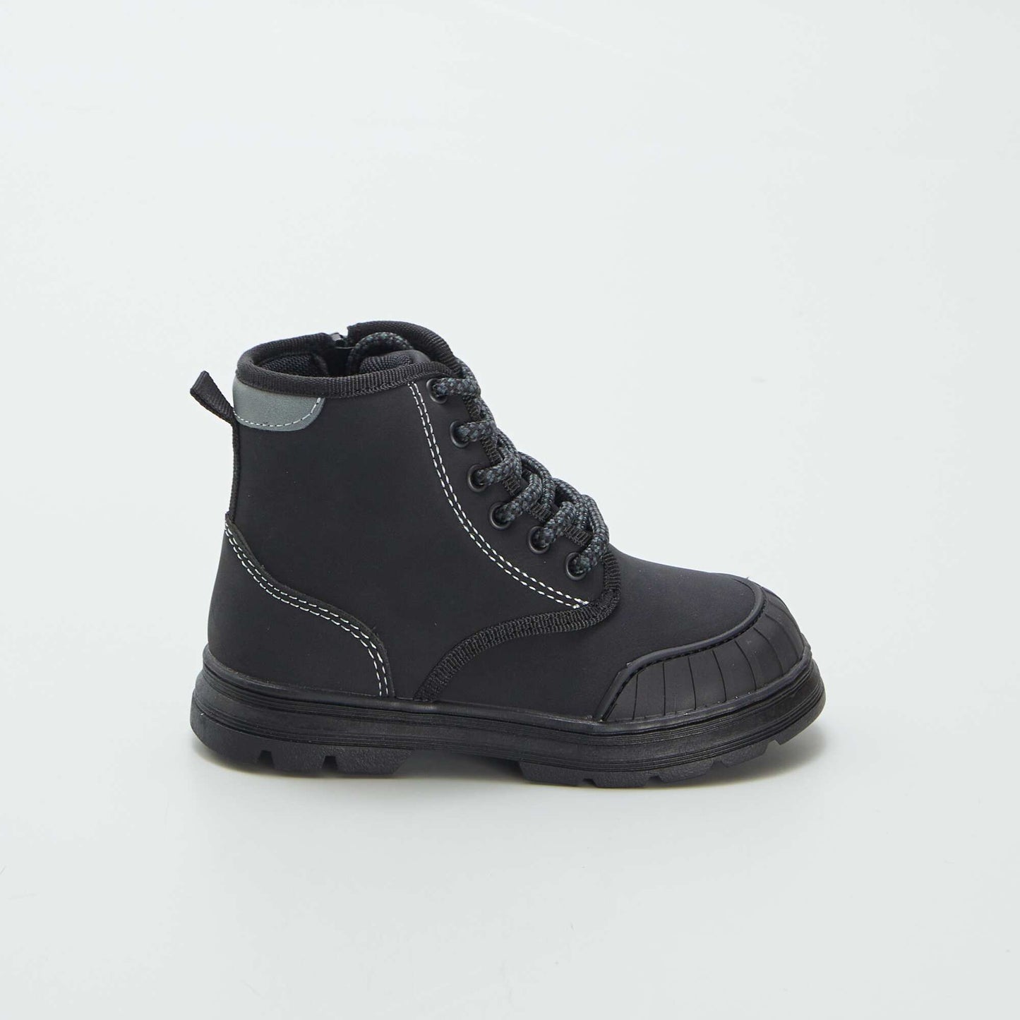 Fur-lined hiking-style boots black