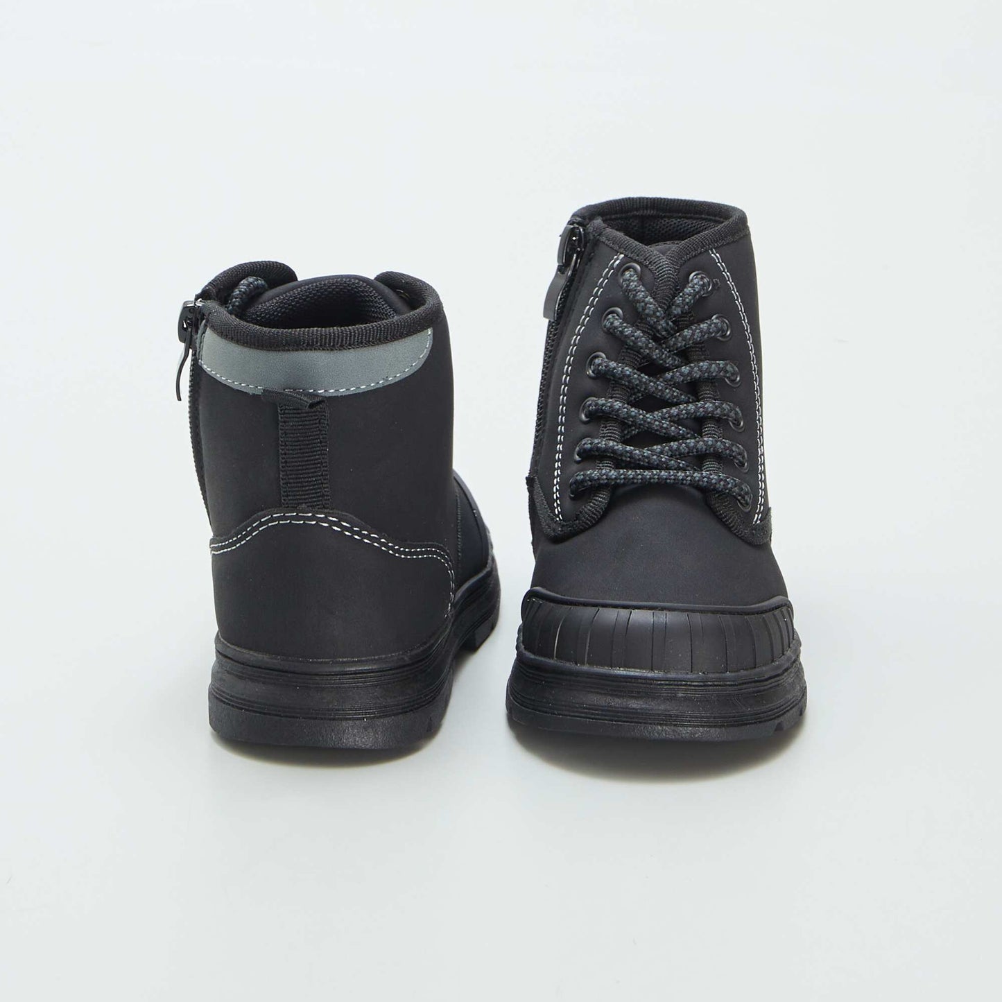 Fur-lined hiking-style boots black