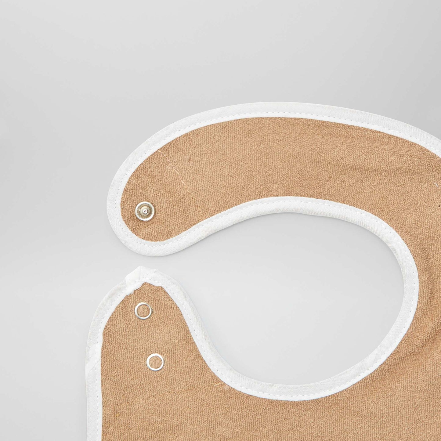 5 bibs with decorative prints and press-stud fastening BROWN