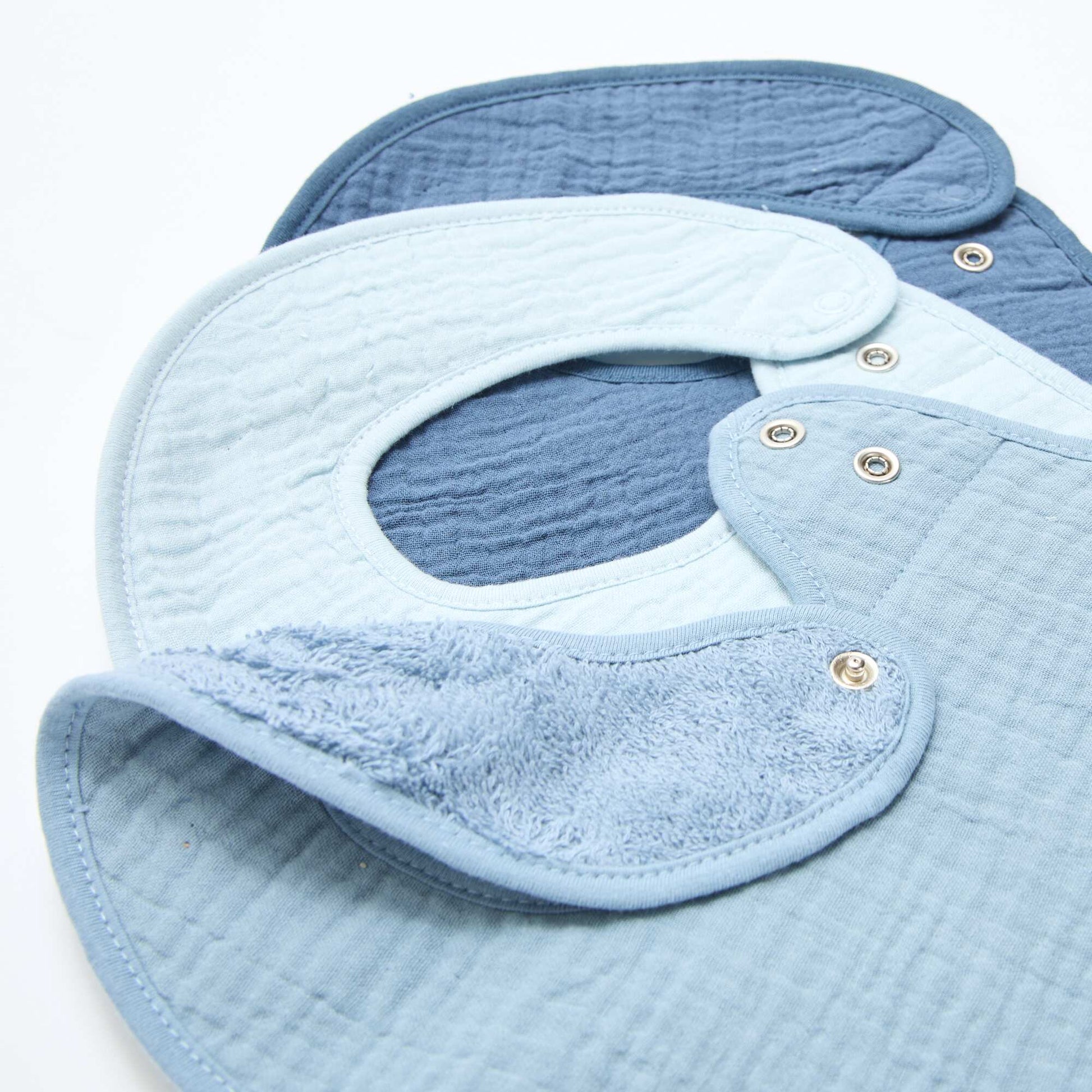 Set of 3 cotton gauze bibs with terry lining BLUE
