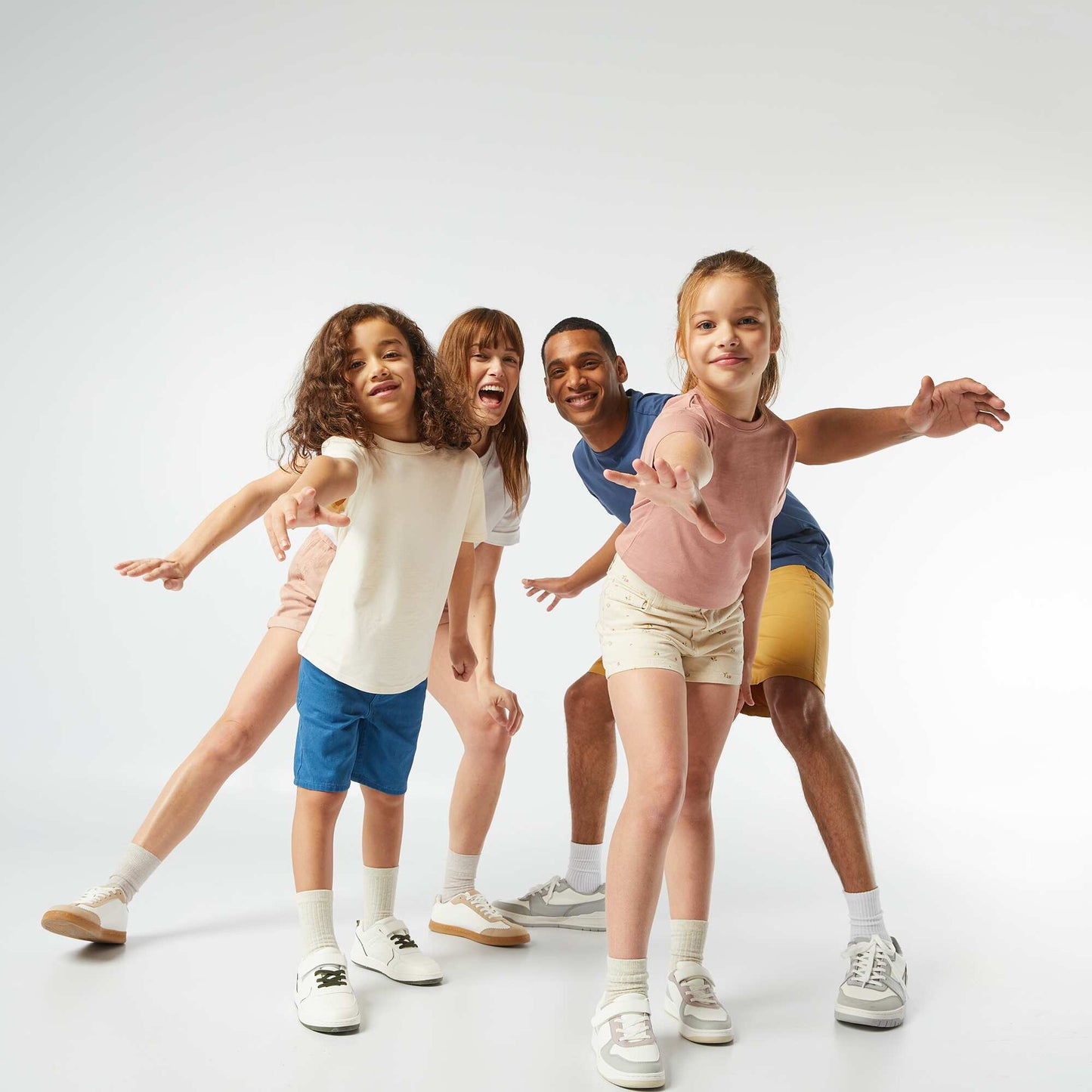 Basic short-sleeved T-shirt with round neck BEIGE