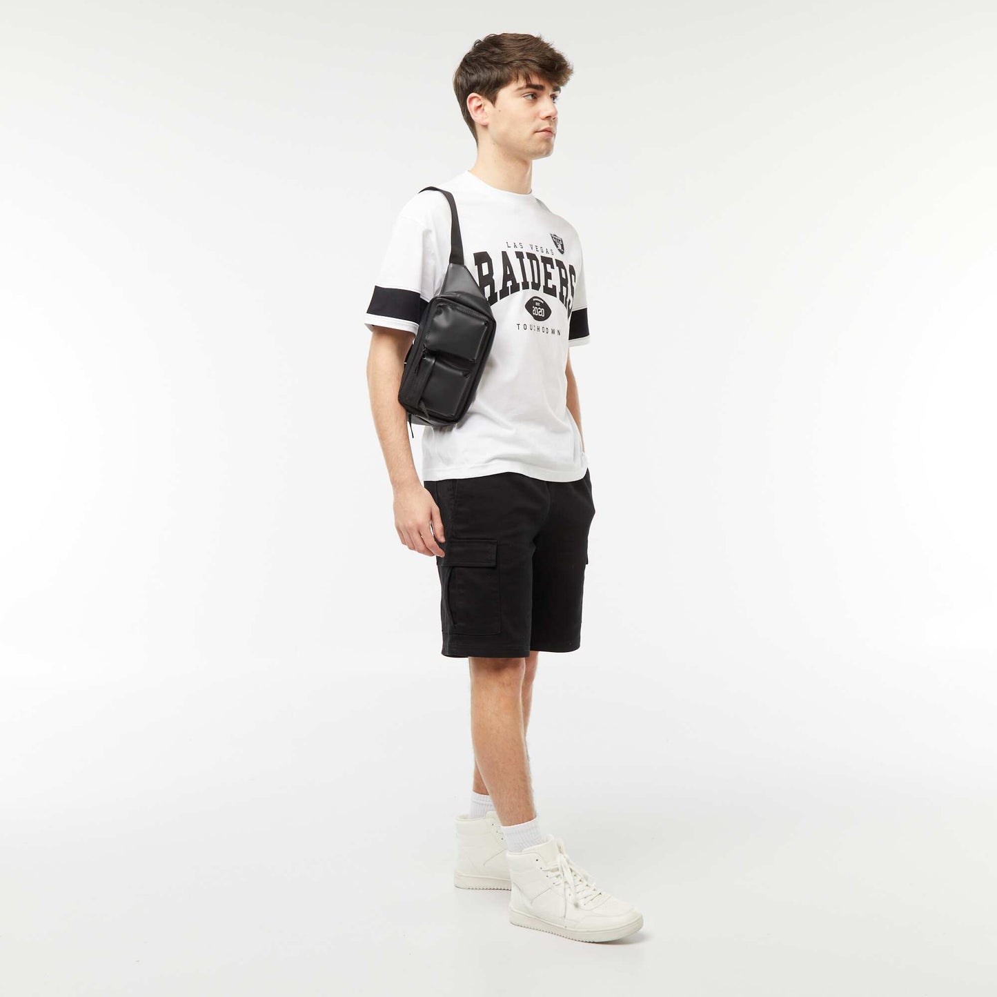 Straight-leg Bermuda shorts with flap pockets BLACK