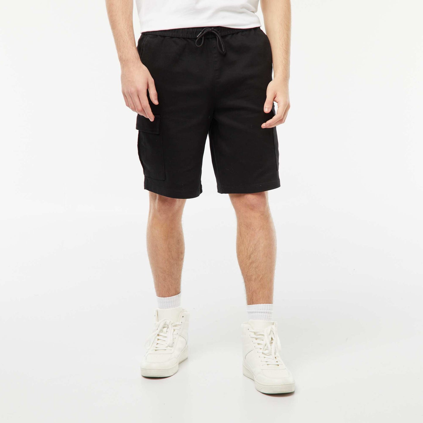 Straight-leg Bermuda shorts with flap pockets BLACK