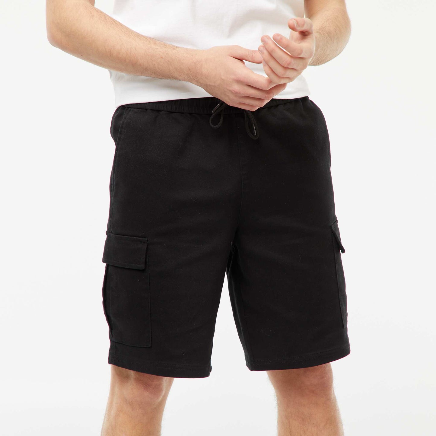 Straight-leg Bermuda shorts with flap pockets BLACK