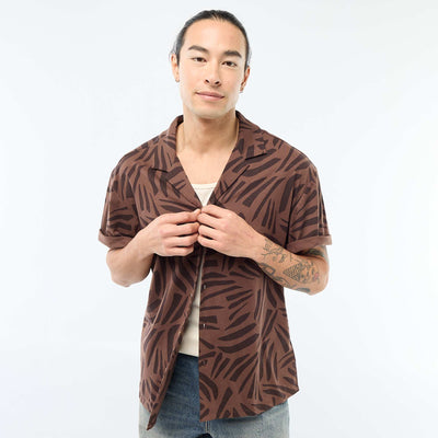 Short-Sleeved Patterned Shirt BROWN