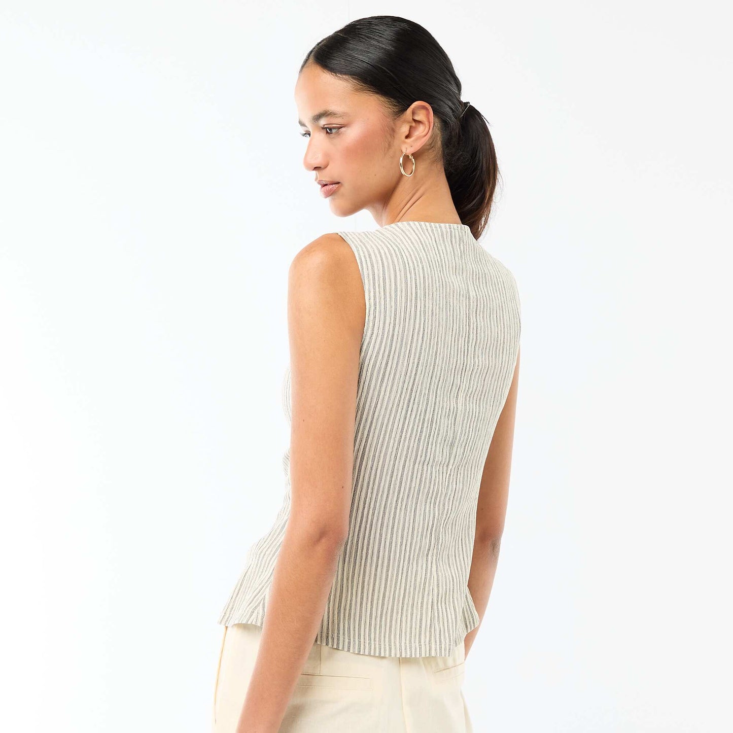 Sleeveless Top with Hammered Gold Button Opening WHITE