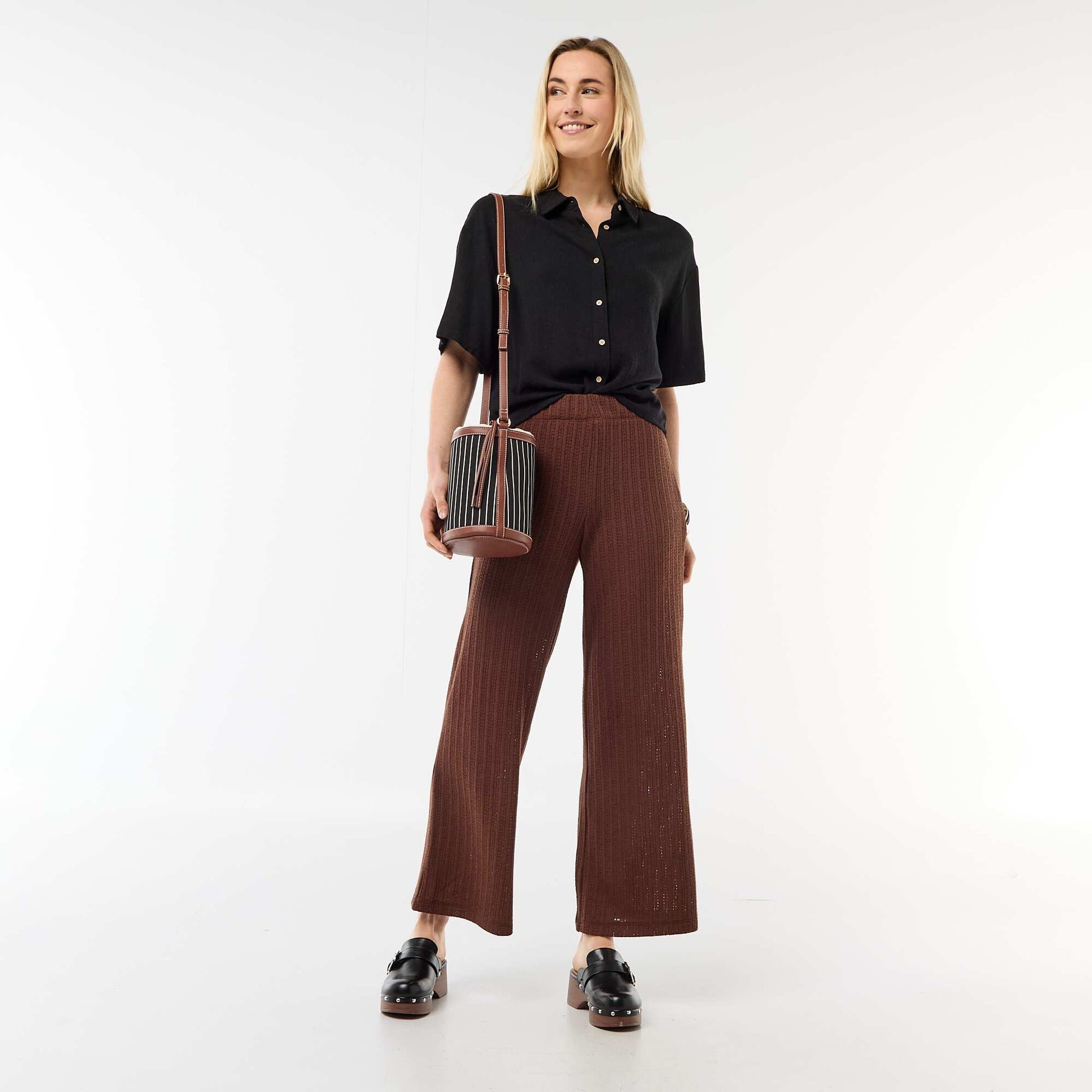 Wide-leg open-knit trousers BROWN