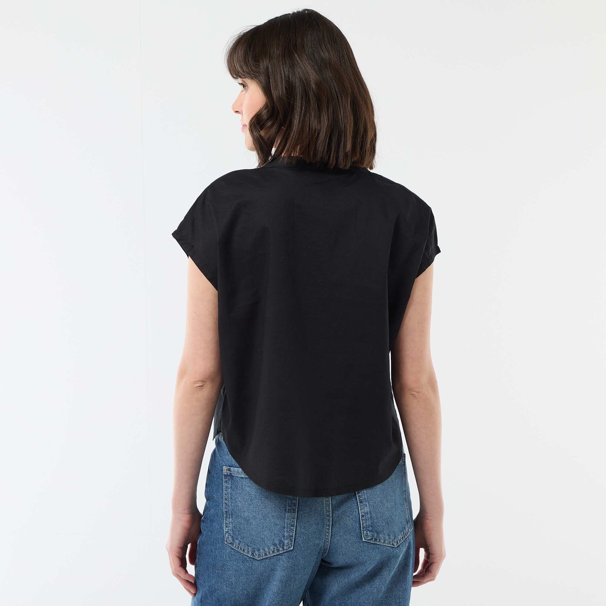 Short-Sleeved V-Neck Blouse BLACK
