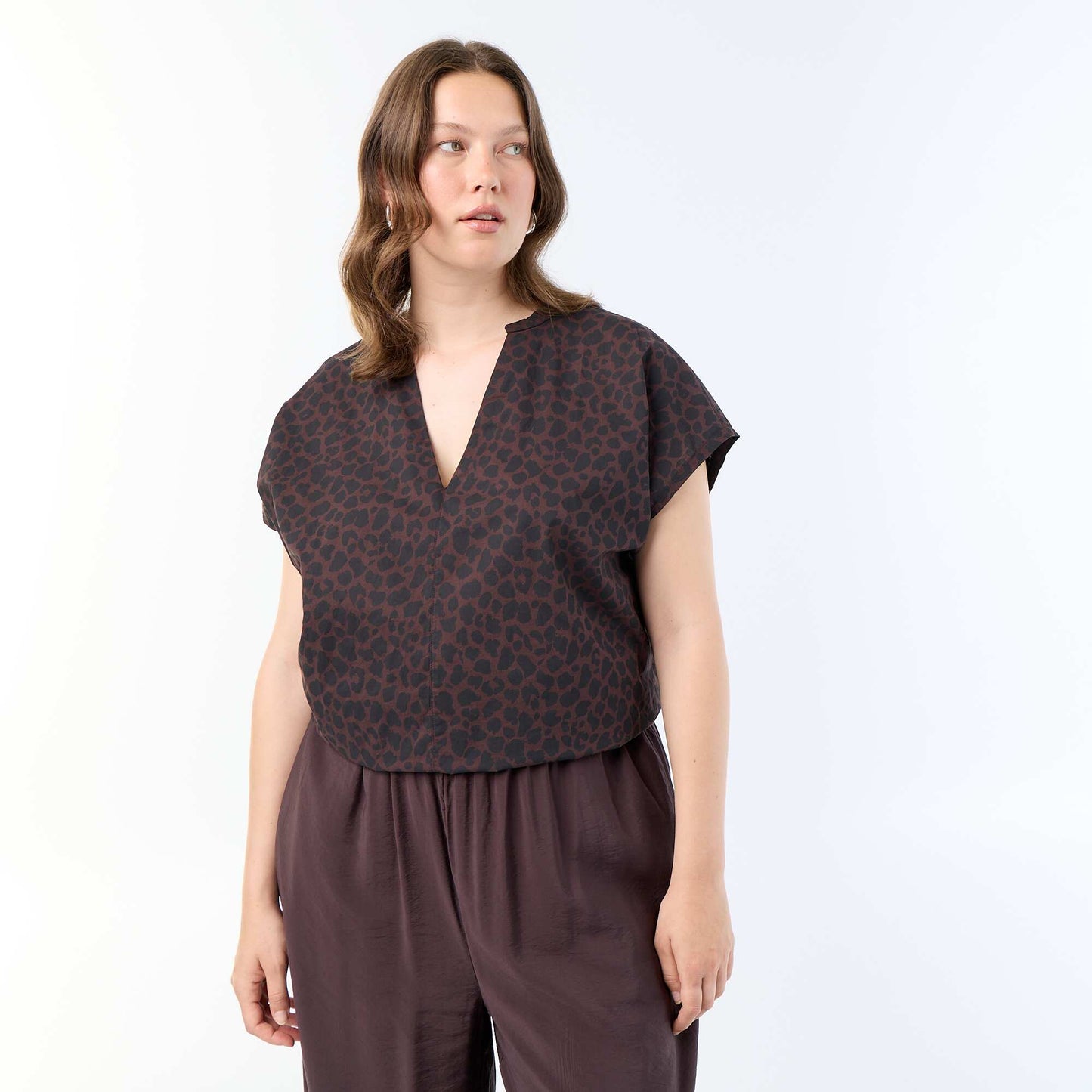 Lightweight Short-Sleeve Blouse BROWN