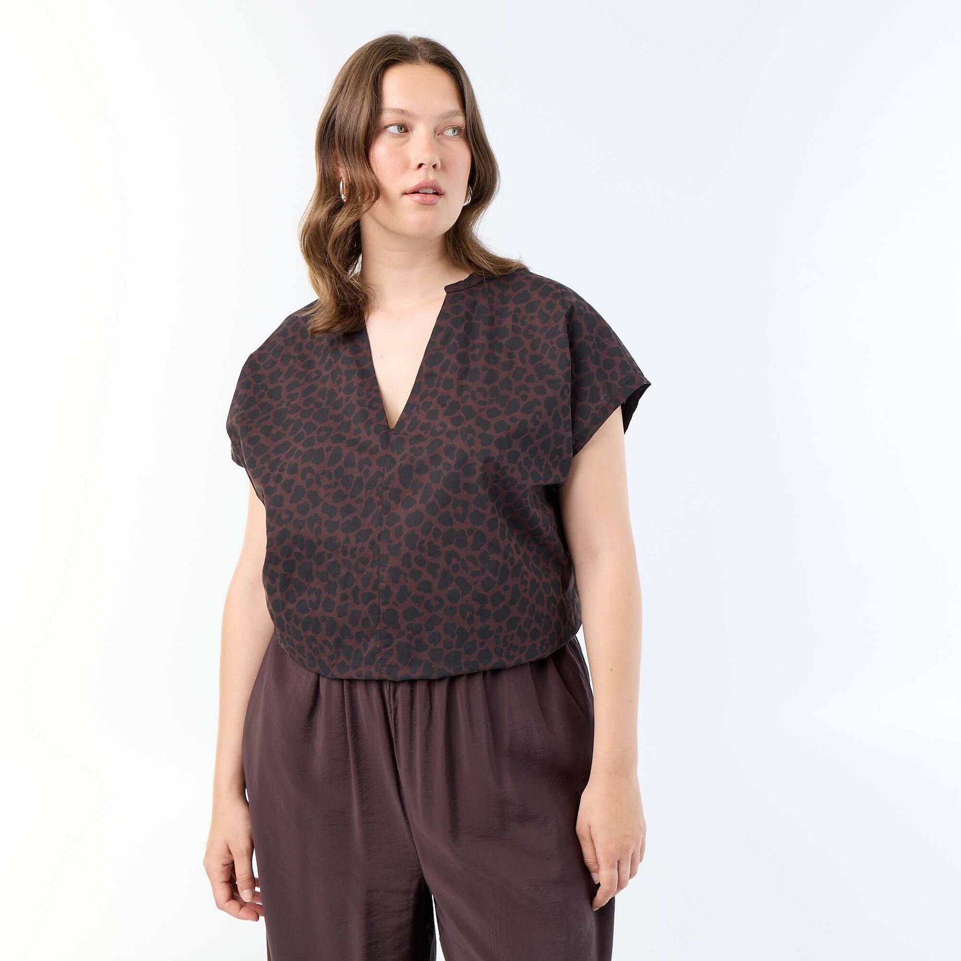 Lightweight Short-Sleeve Blouse BROWN