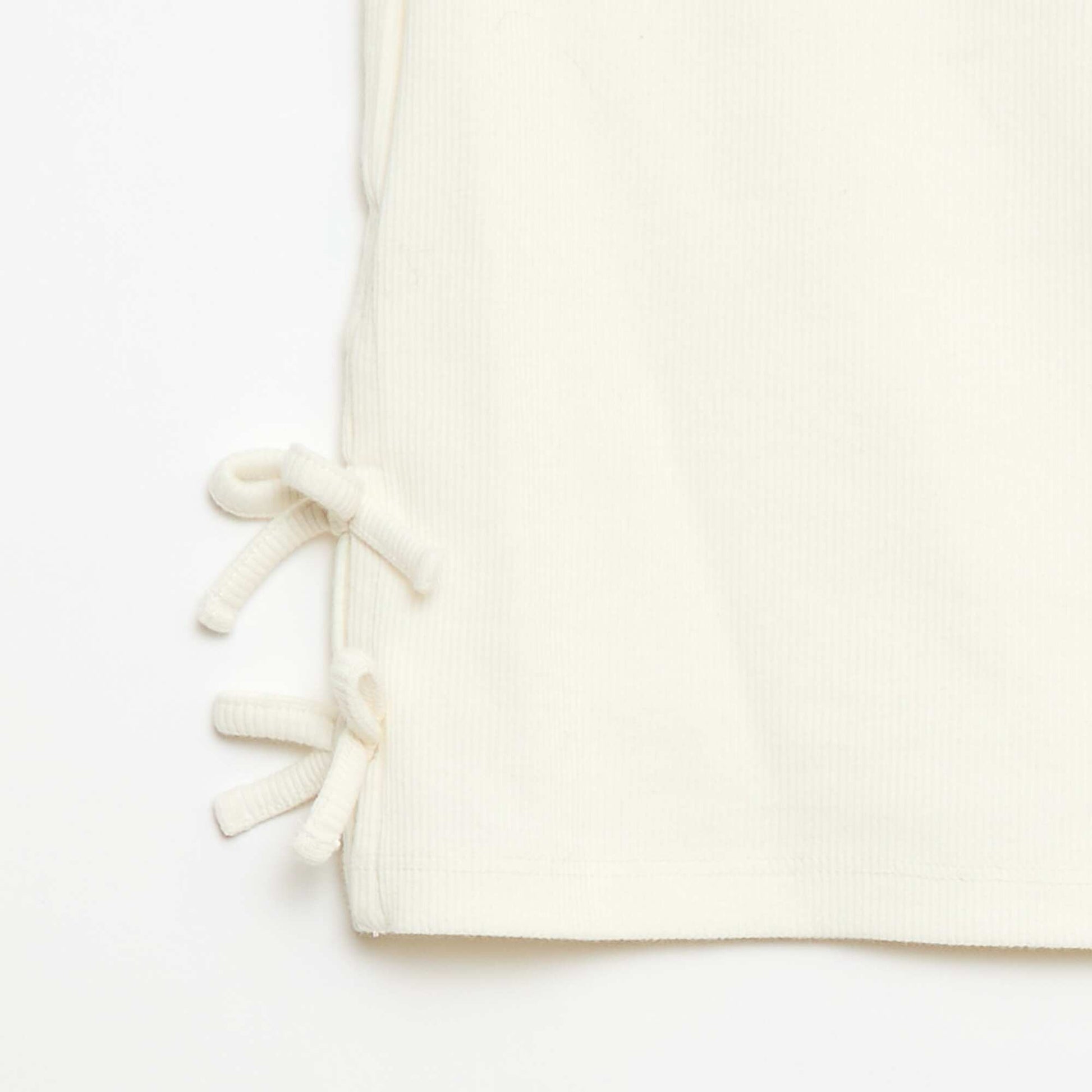Plain T-shirt with Decorative Knots WHITE