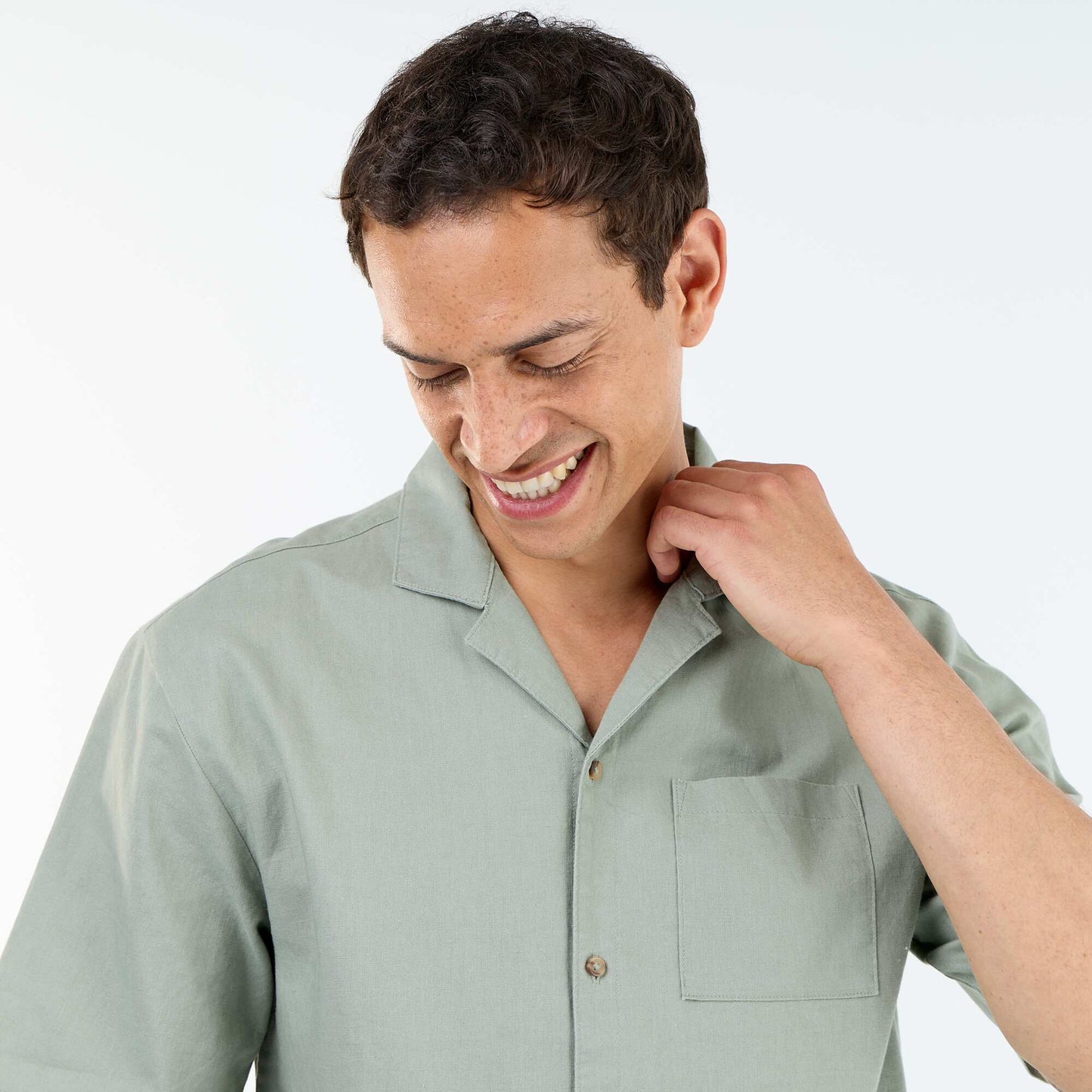 Short-sleeved linen blend shirt with chest pocket GREEN