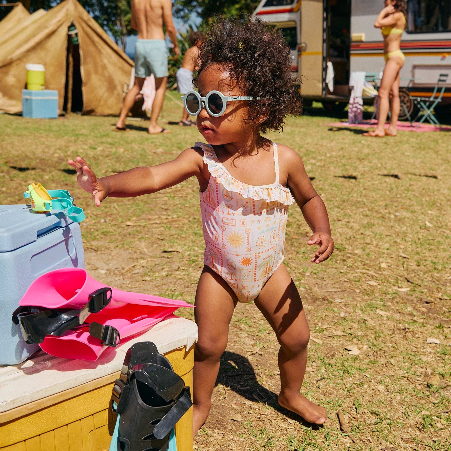 One-piece swimsuit with ruffled collar WHITE
