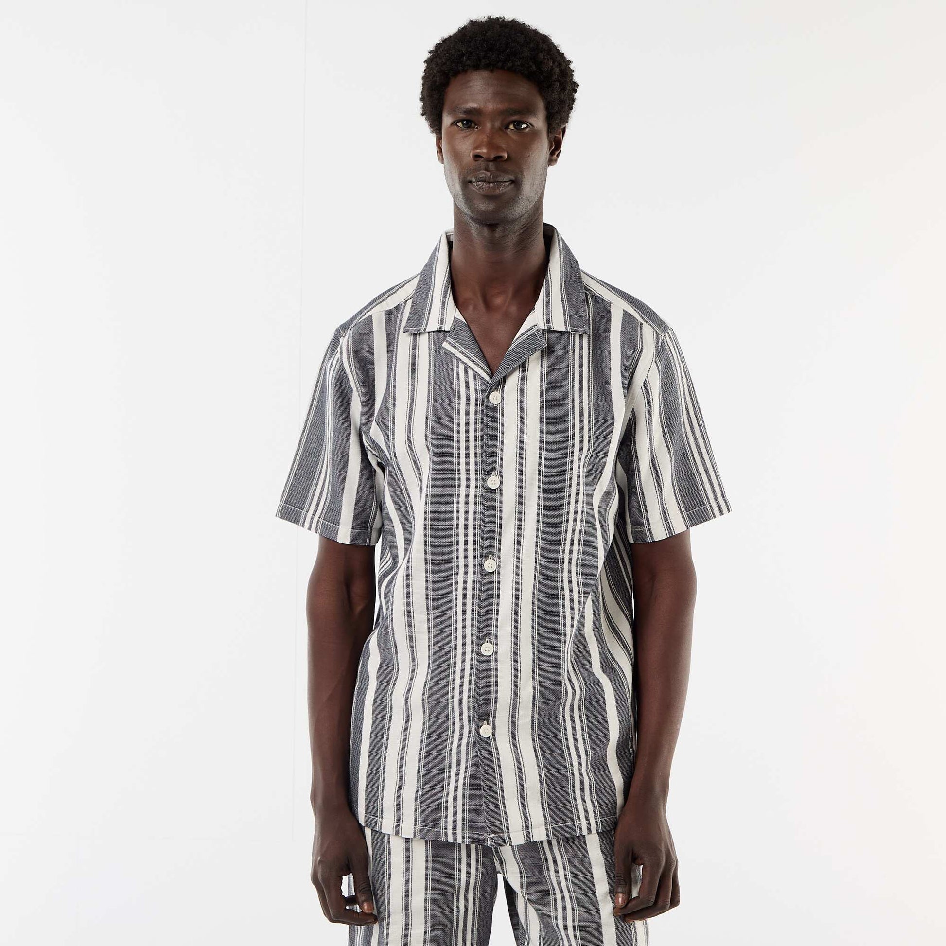 Short-Sleeved Striped Shirt BLACK