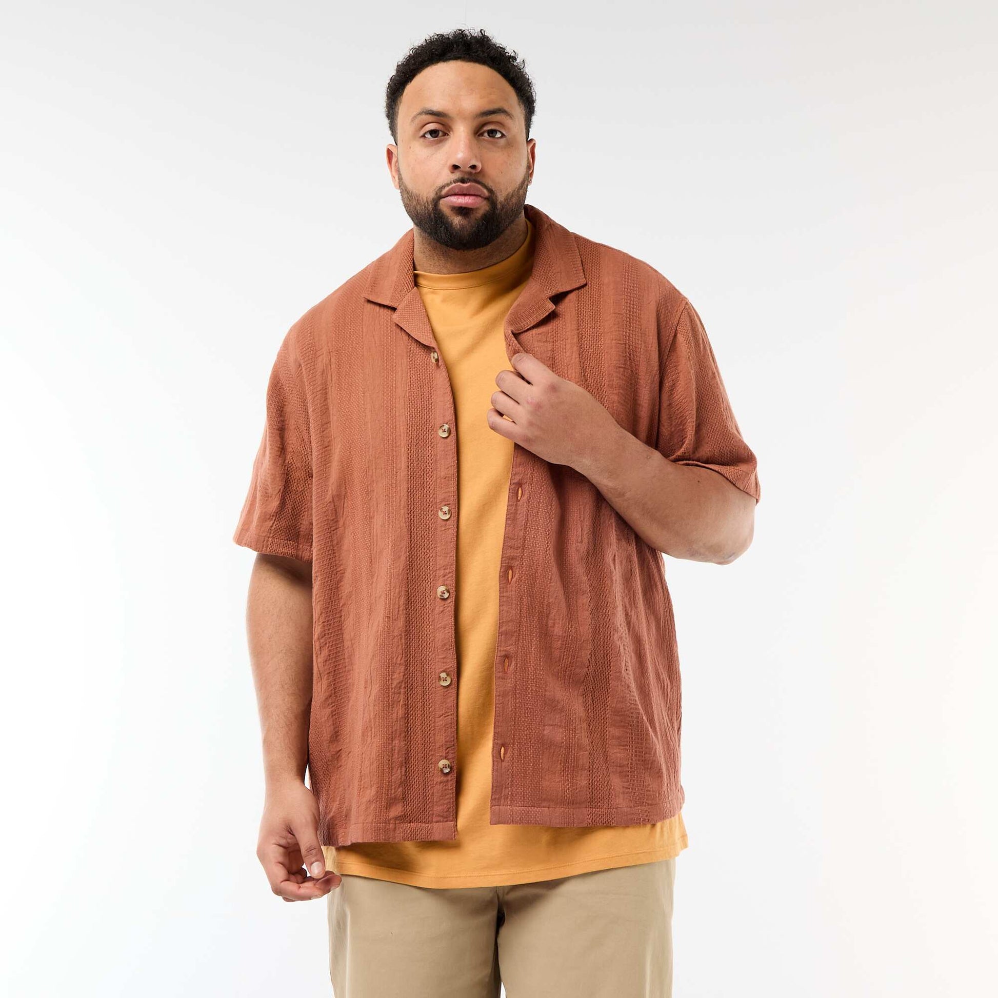 Short-Sleeved Patterned Knit Shirt BROWN