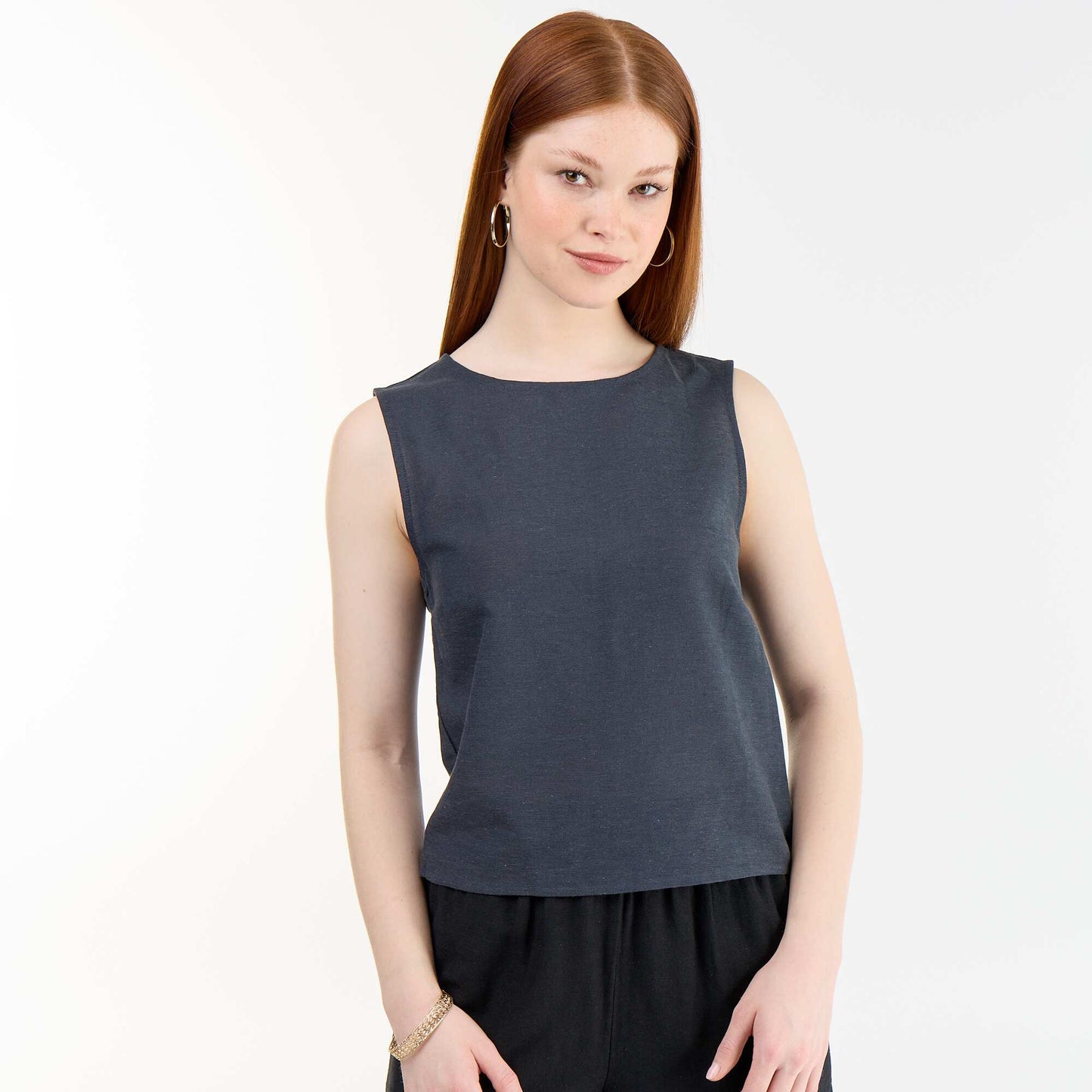 Sleeveless round neck top BLUE