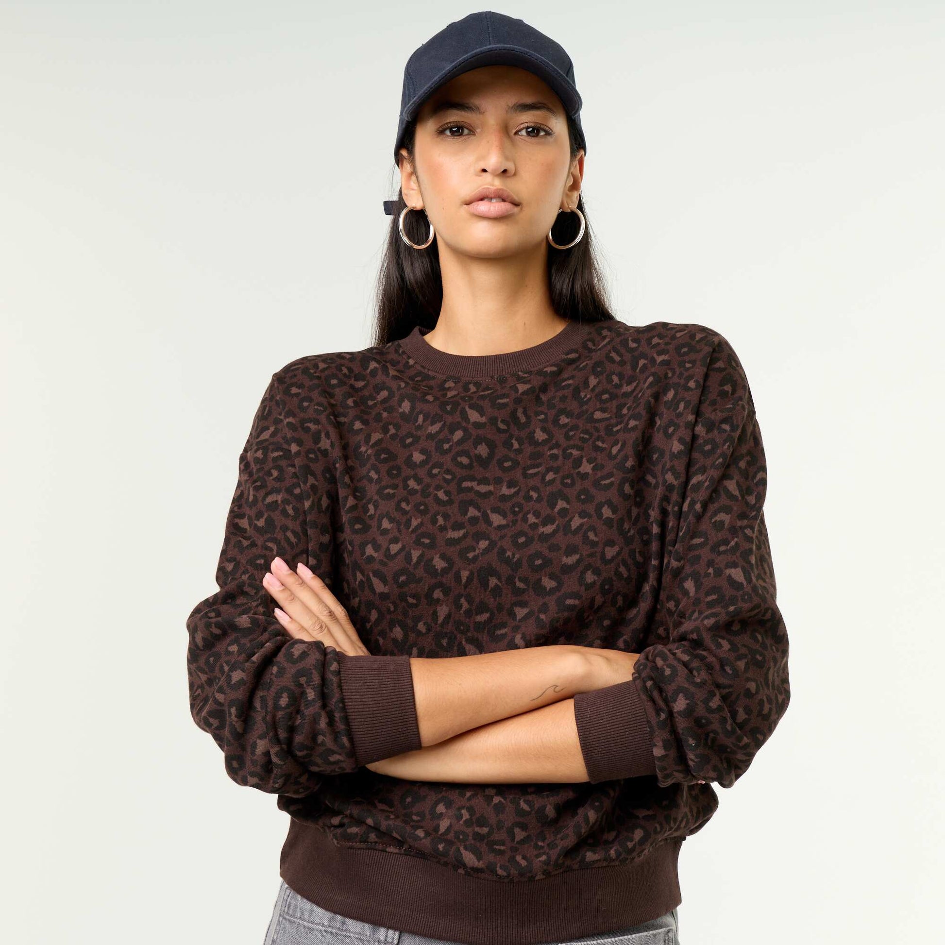 Crew neck sweatshirt with front print BROWN