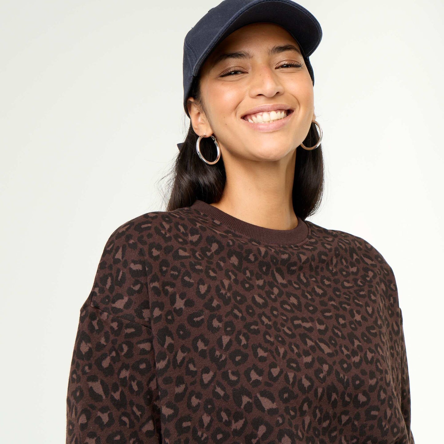 Crew neck sweatshirt with front print BROWN