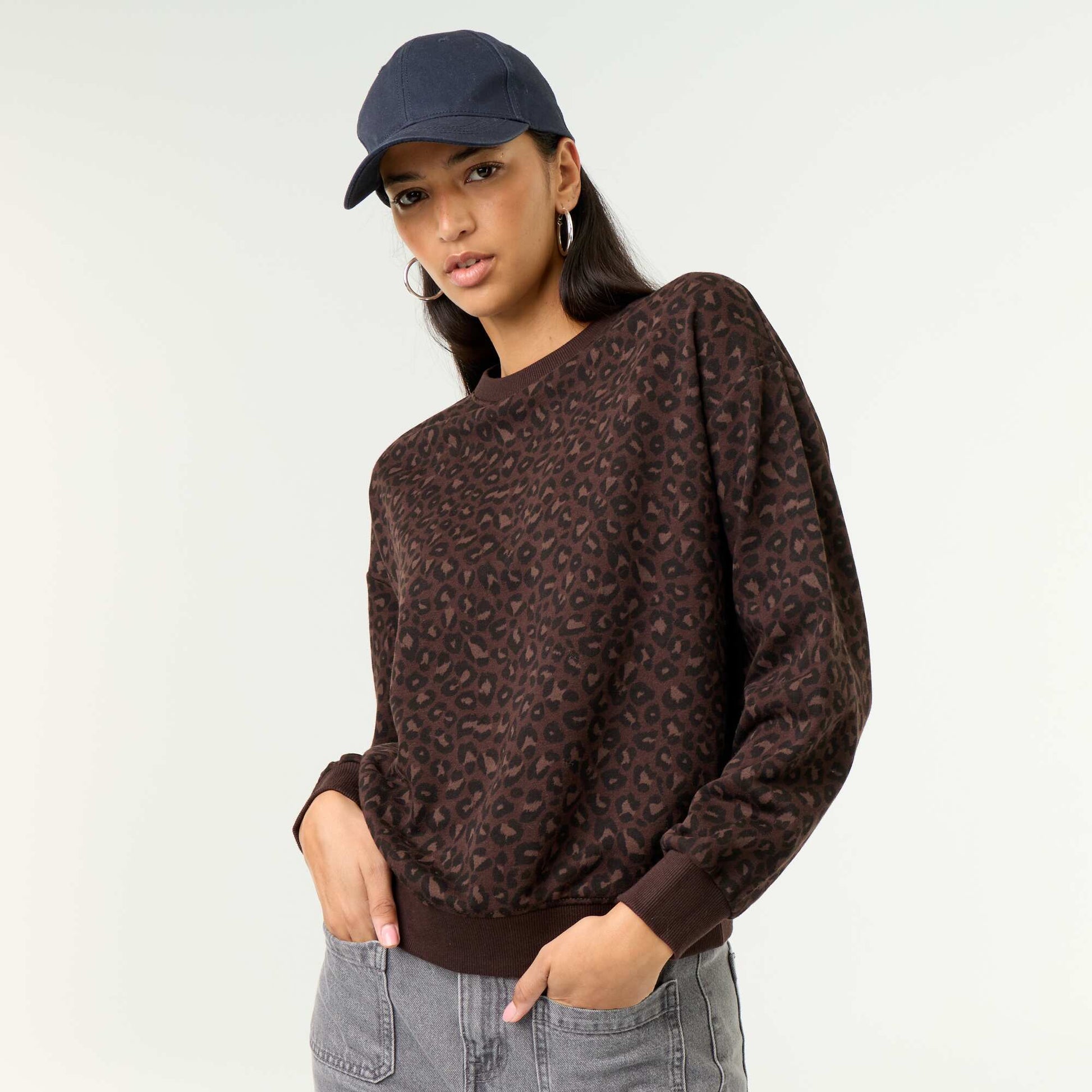 Crew neck sweatshirt with front print BROWN