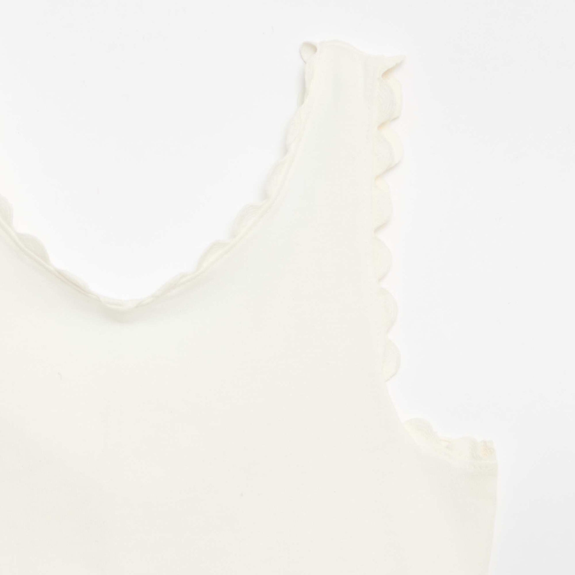 Solid tank top with wavy edges WHITE