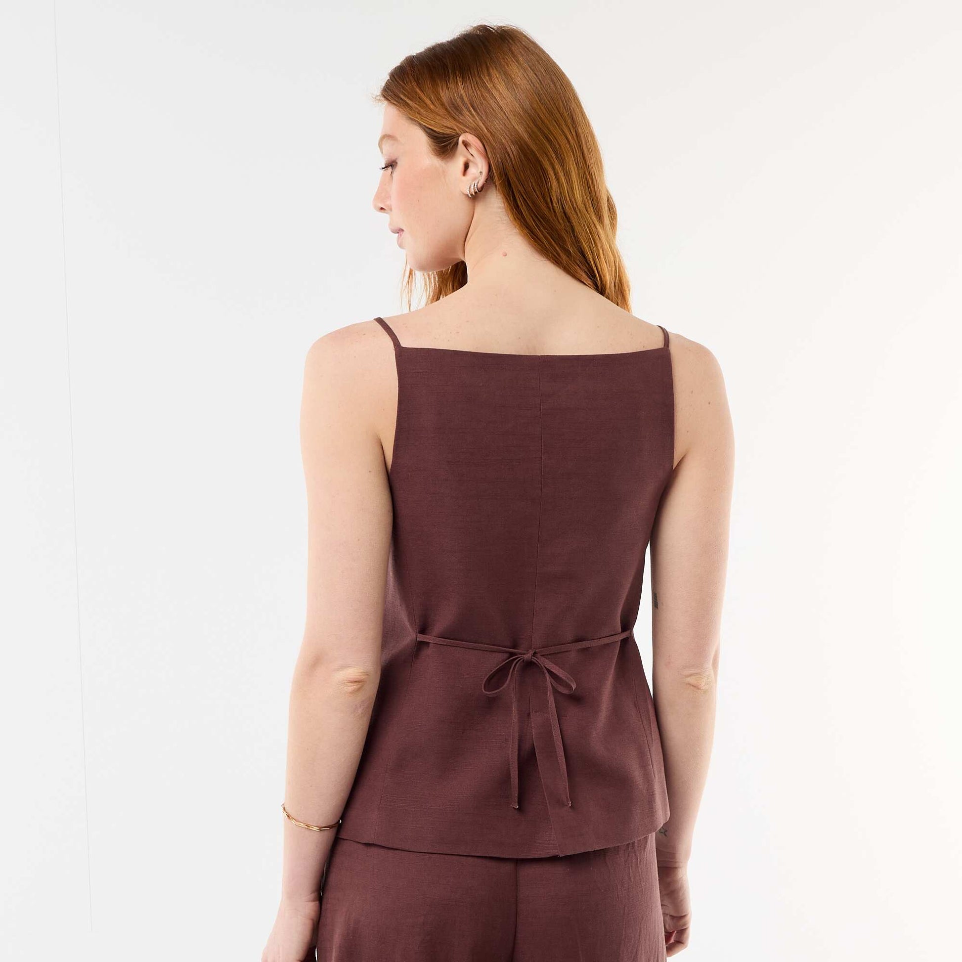 Linen Top with a Vest-Like Feel BROWN