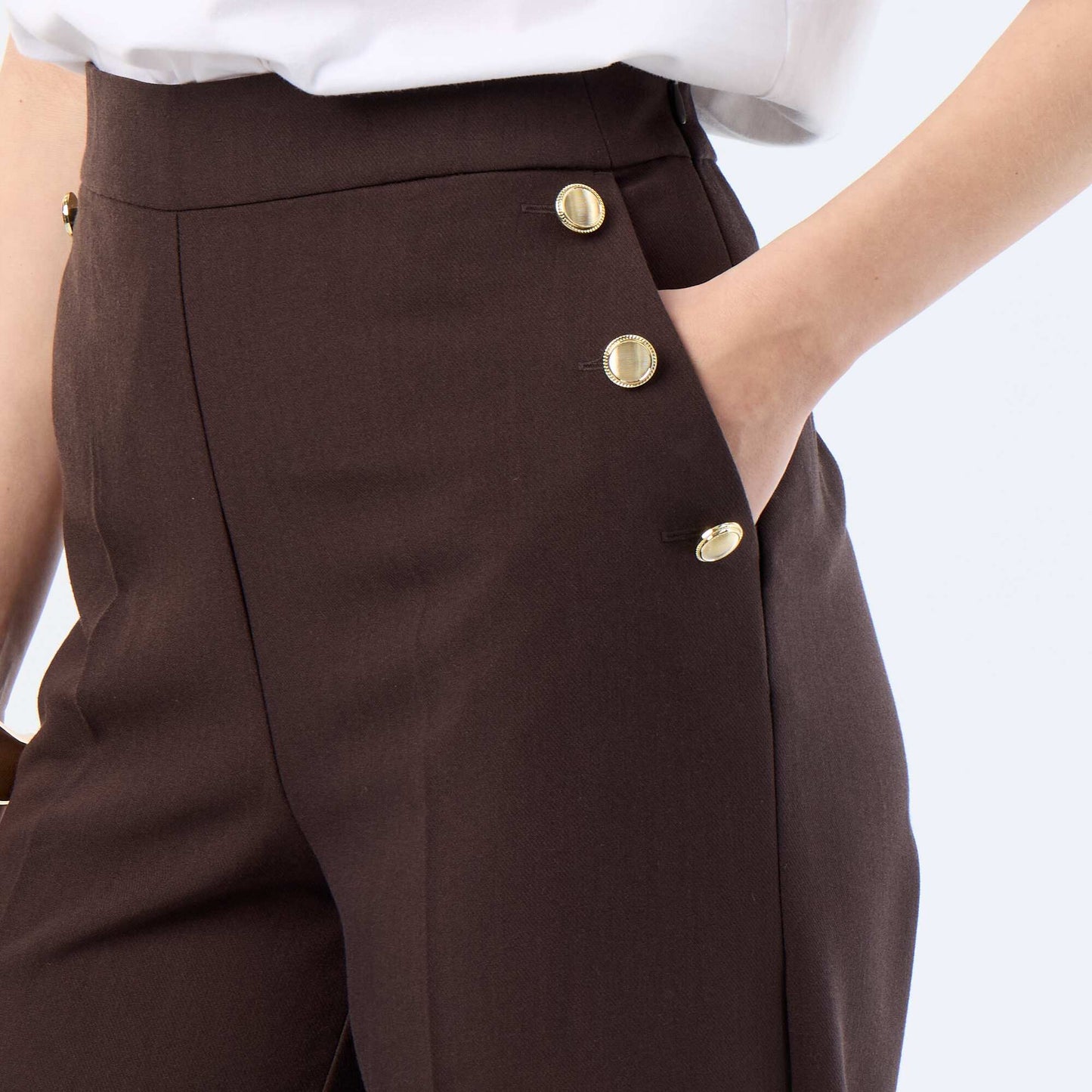 Wide-leg trousers with fancy gold buttons on the pockets BROWN