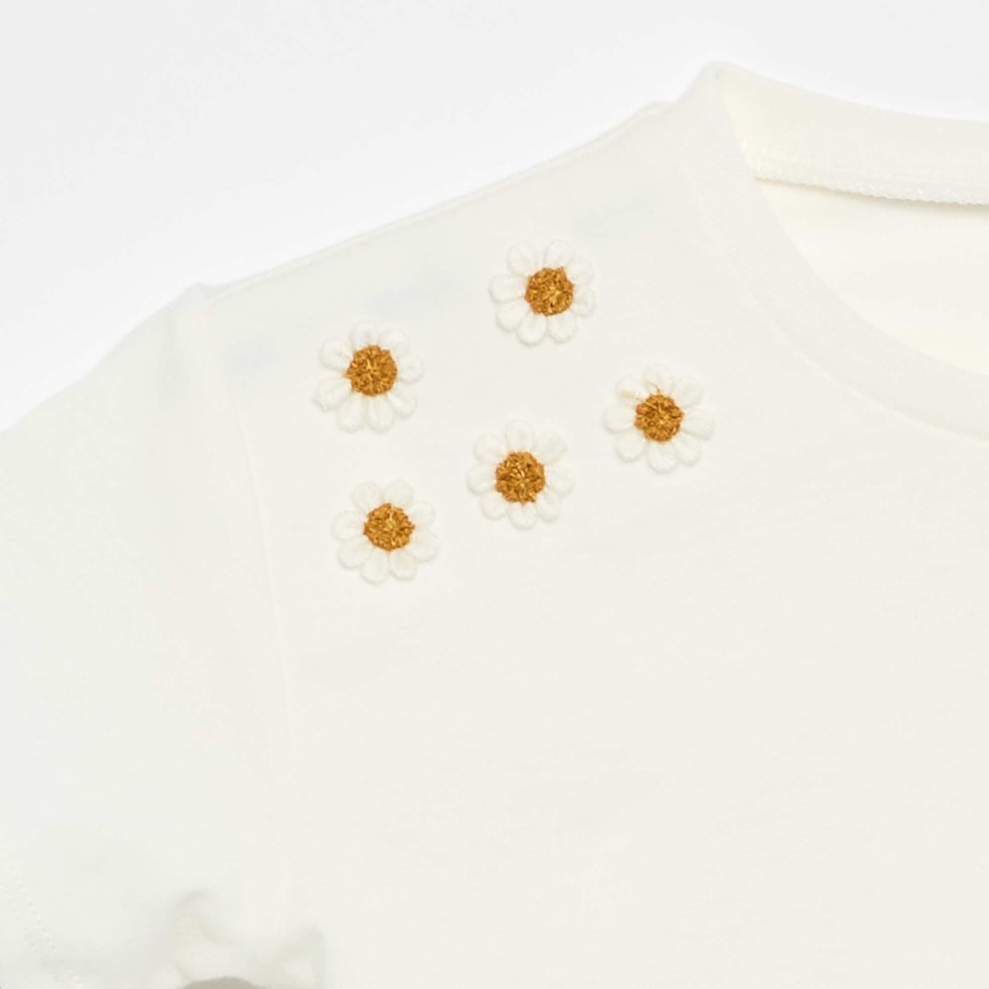 Short-sleeved T-shirt with shoulder flowers WHITE
