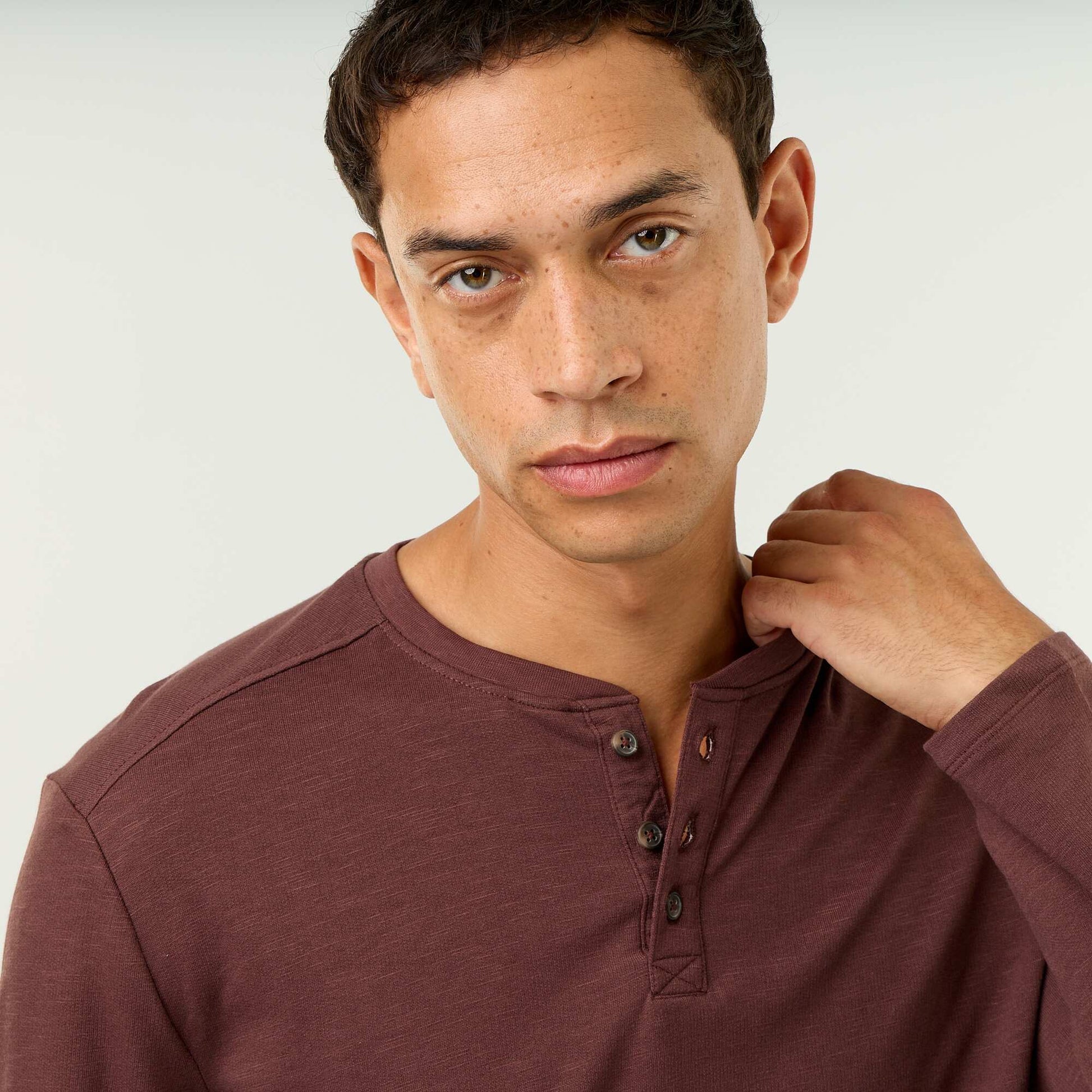 Men's Long-Sleeved Henley T-shirt BROWN