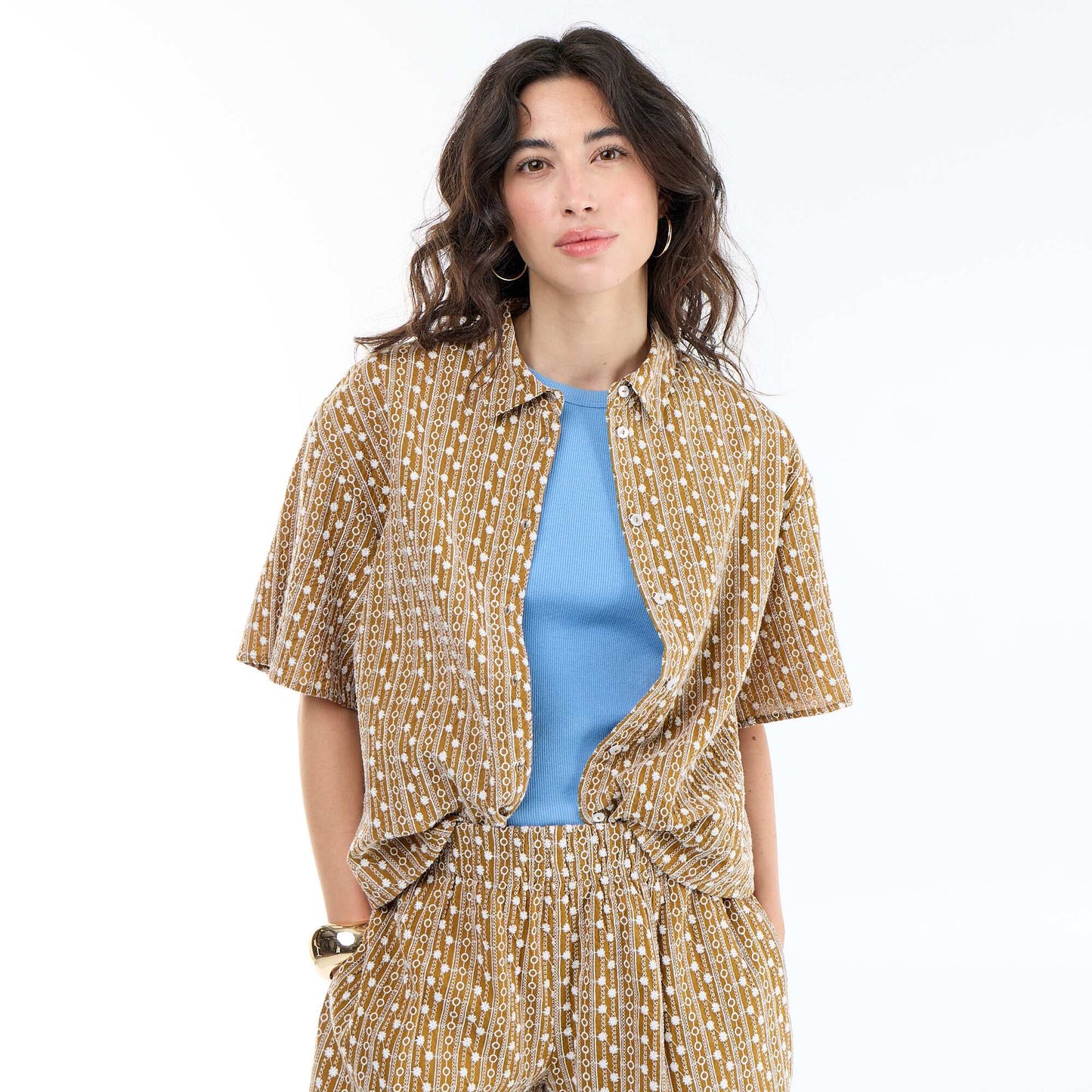 Embroidered short-sleeved shirt BROWN