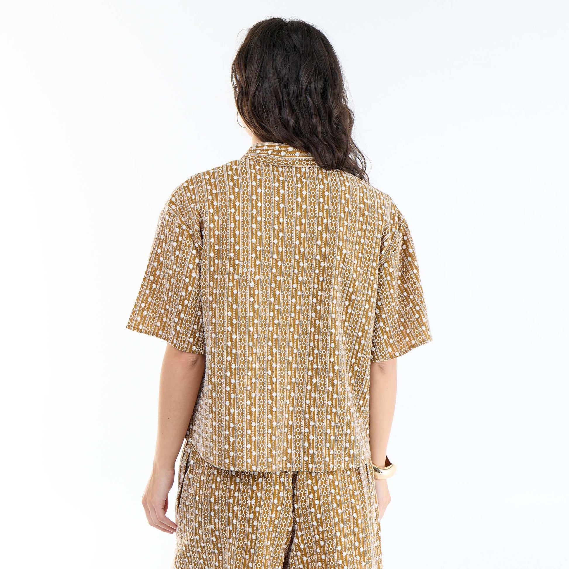 Embroidered short-sleeved shirt BROWN