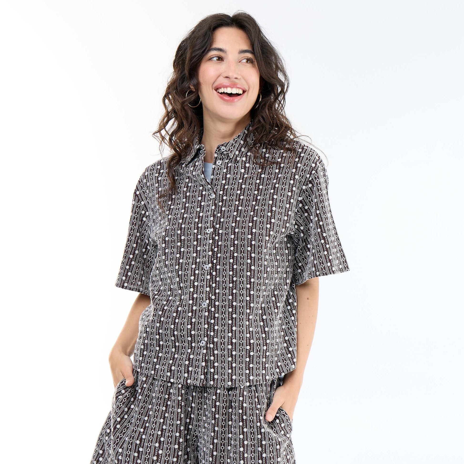 Embroidered short-sleeved shirt BROWN