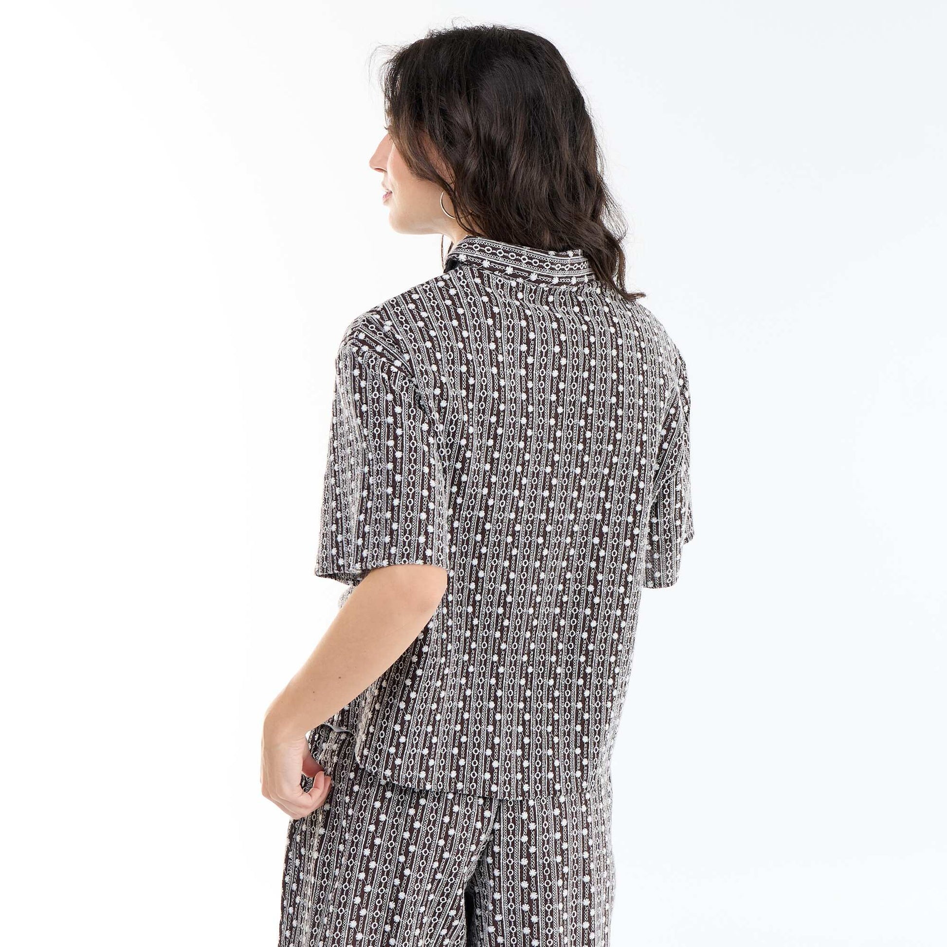 Embroidered short-sleeved shirt BROWN