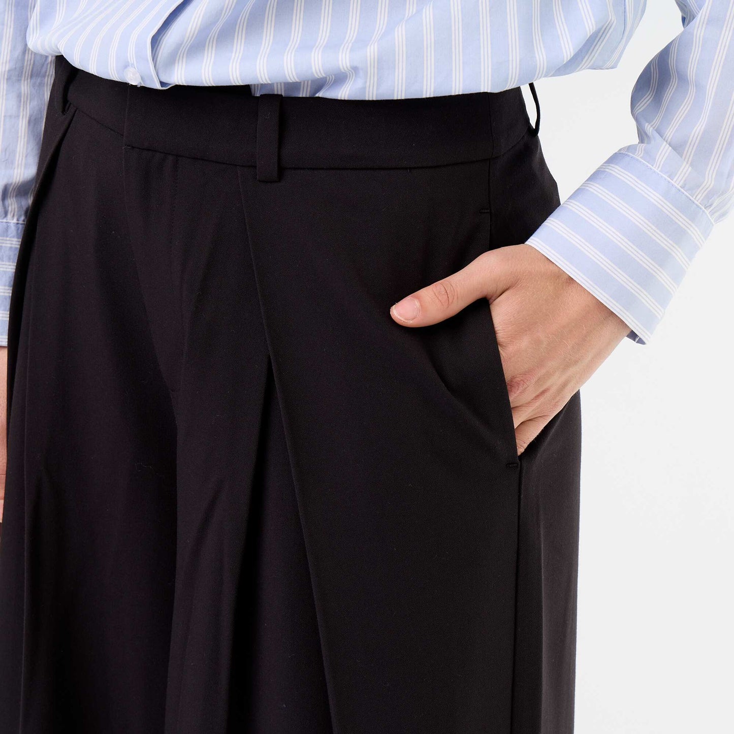 Pleated High-Waisted Wide-Leg Trousers BLACK