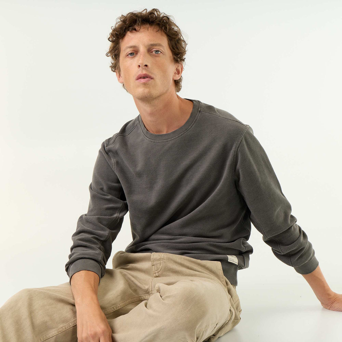Ribbed Fine-Gauge Knit Sweater GREY