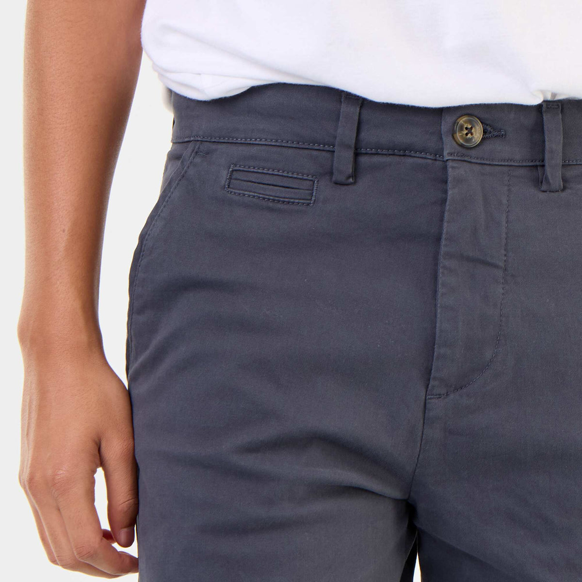Standard-fit plain chino BLUE