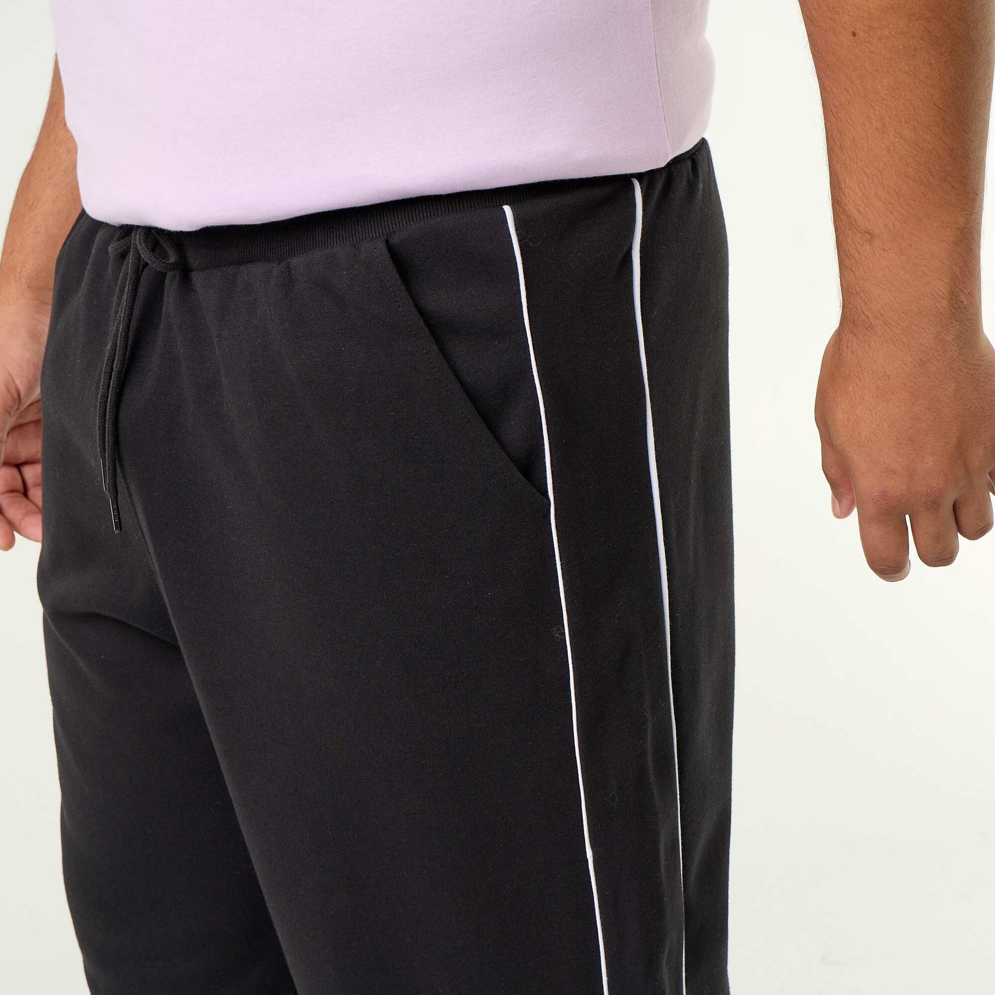 Jogging bottoms with contrasting stripes BLACK