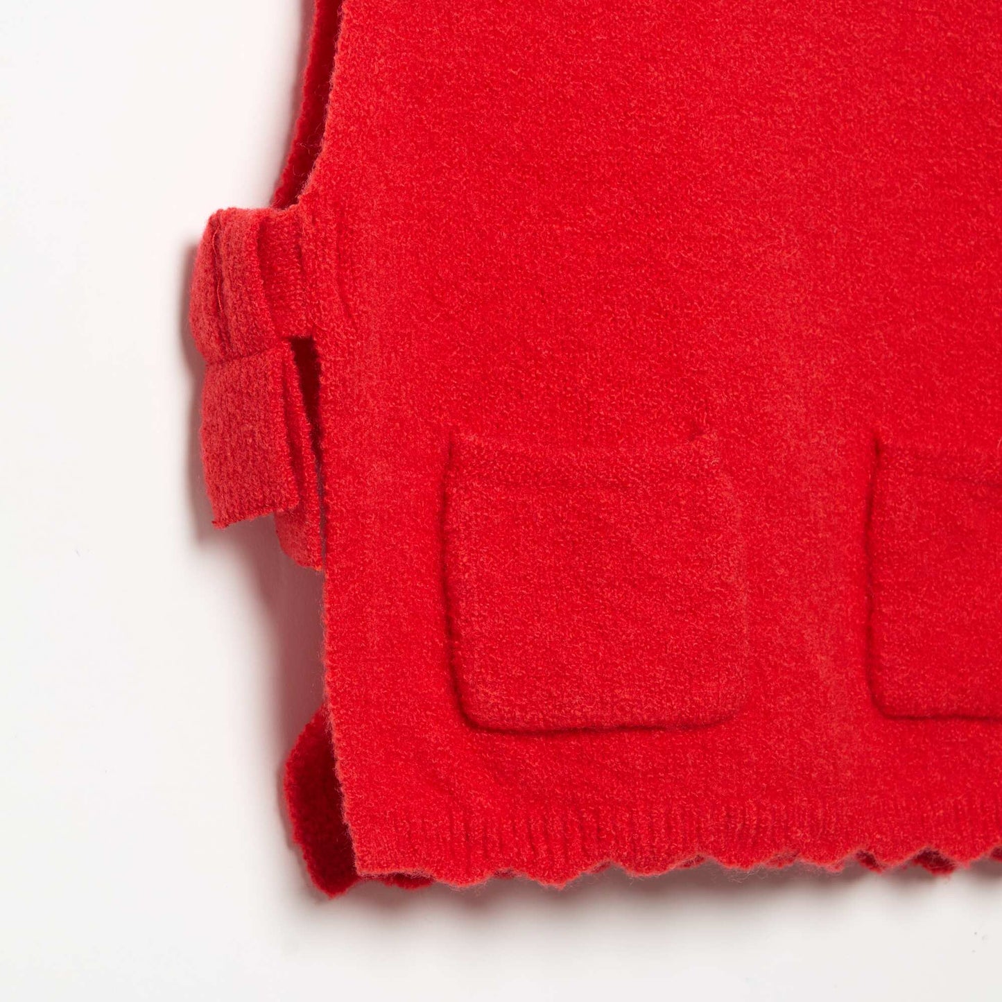 Sleeveless sweater with removable scarf RED