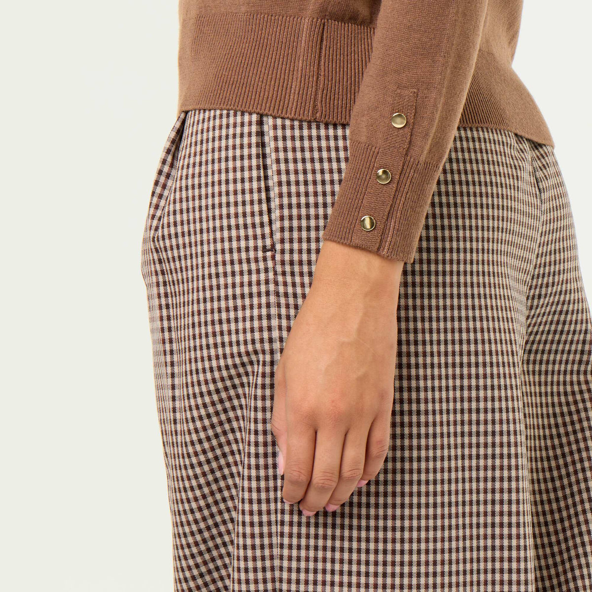 Fine Gauge Knit Round Neck Sweater BROWN
