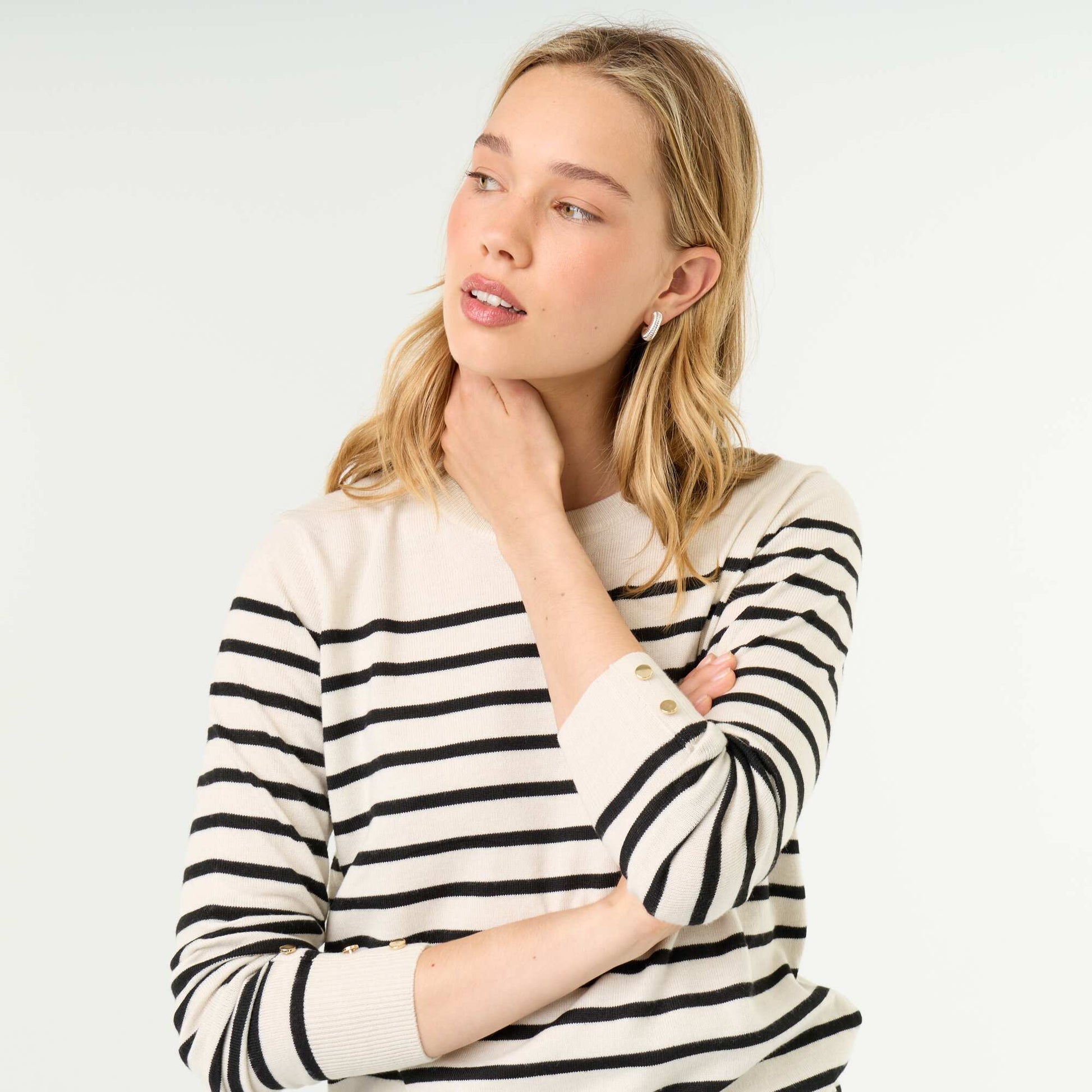 Fine Gauge Knit Round Neck Sweater BEIGE