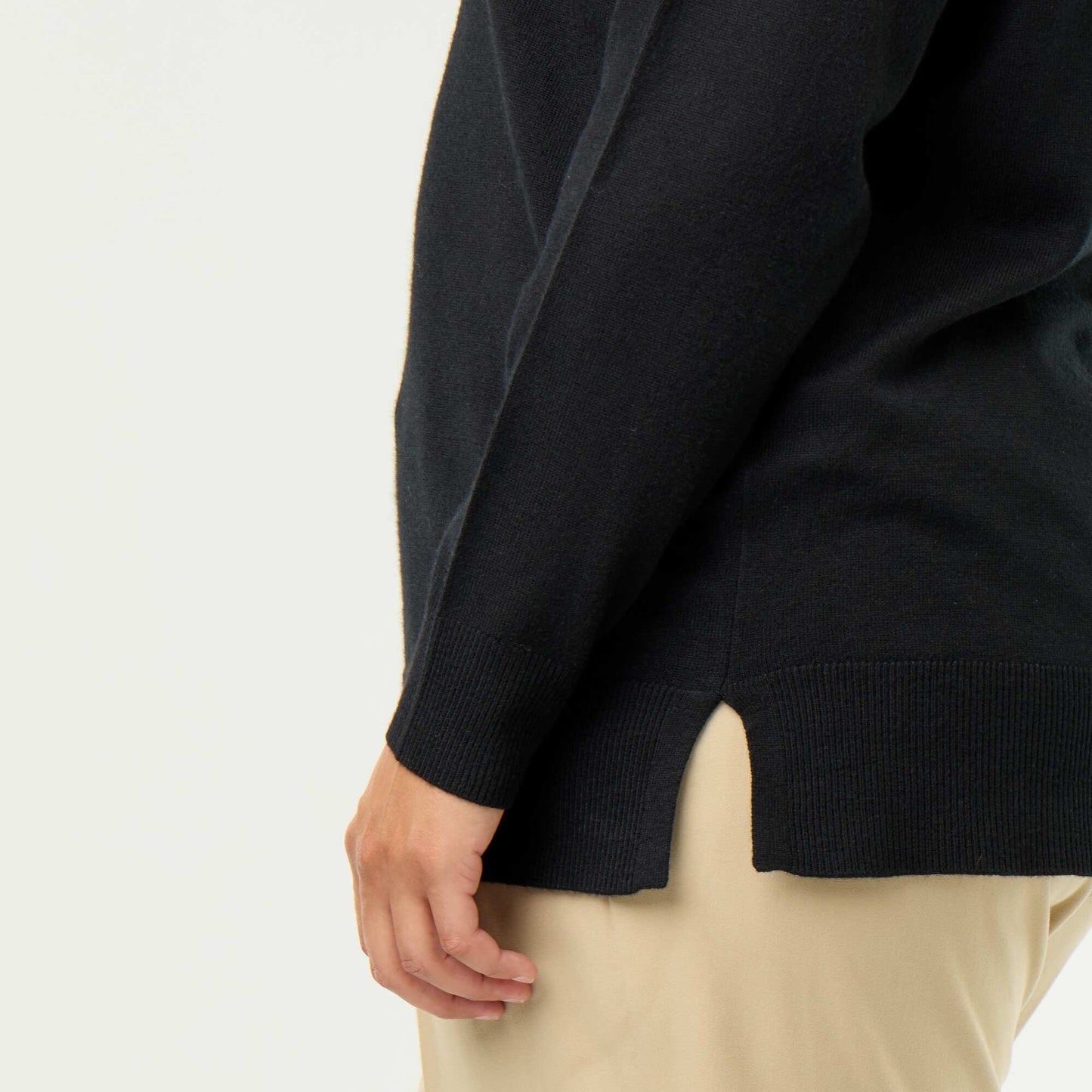 Fine knit V-neck jumper BLACK