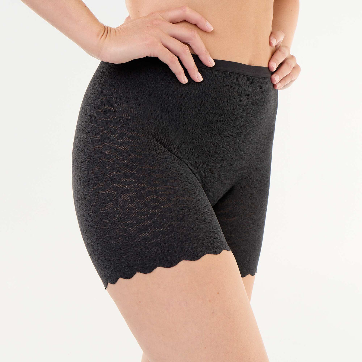 Solid Lace Shorty BLACK