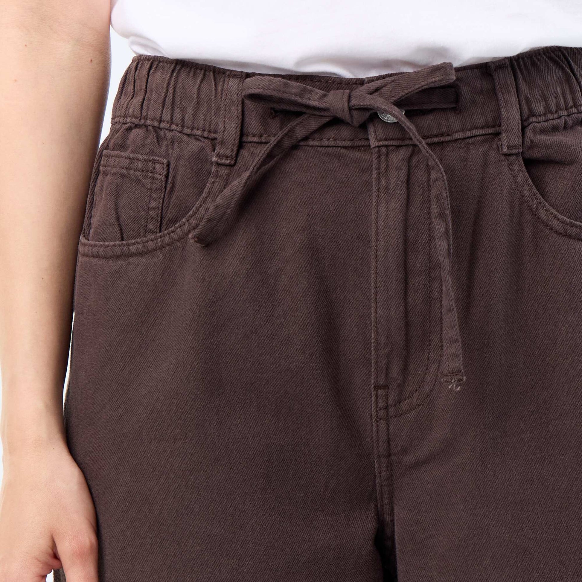 Wide-leg jeans with tie belt BROWN