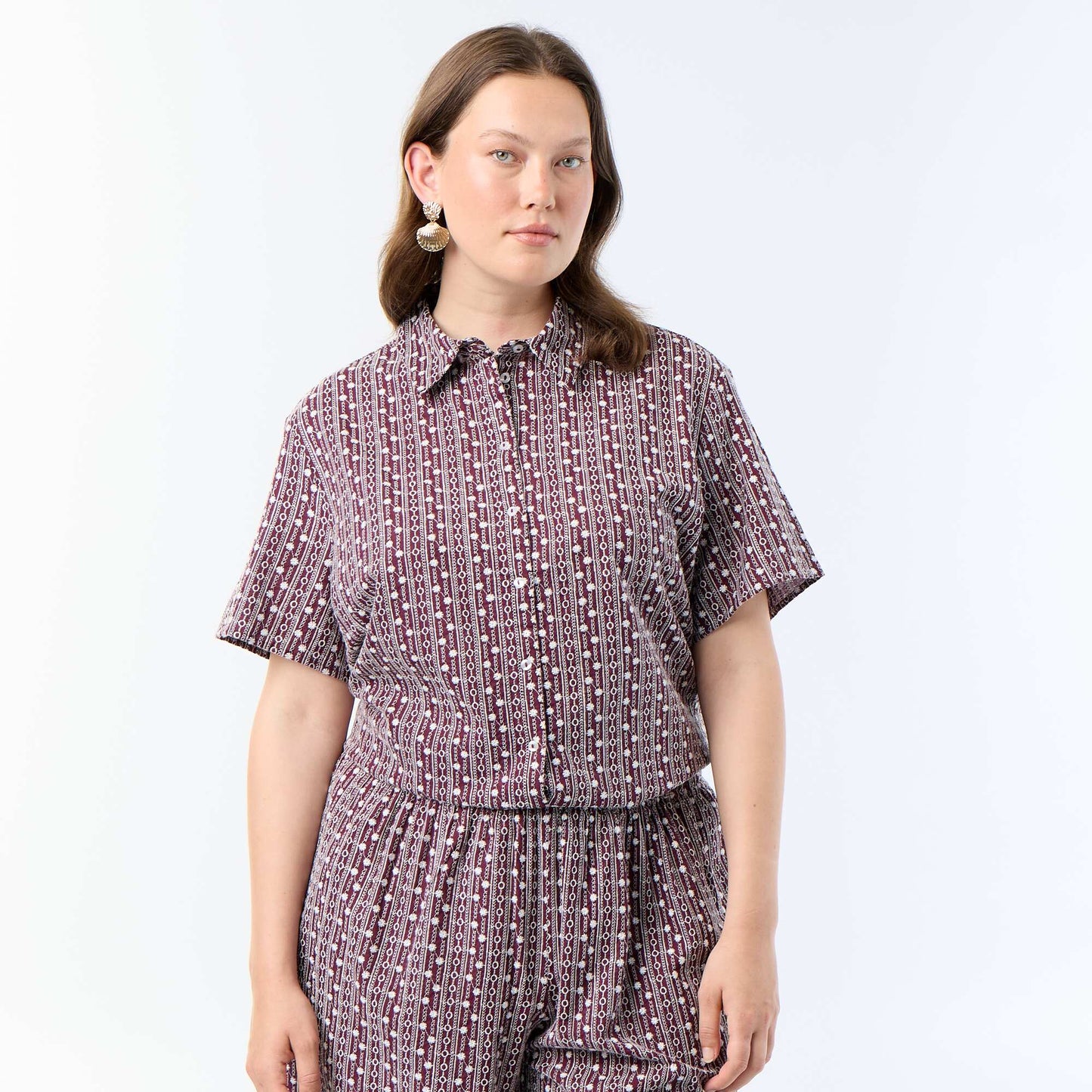 Short-sleeved shirt with embroidered design PINK