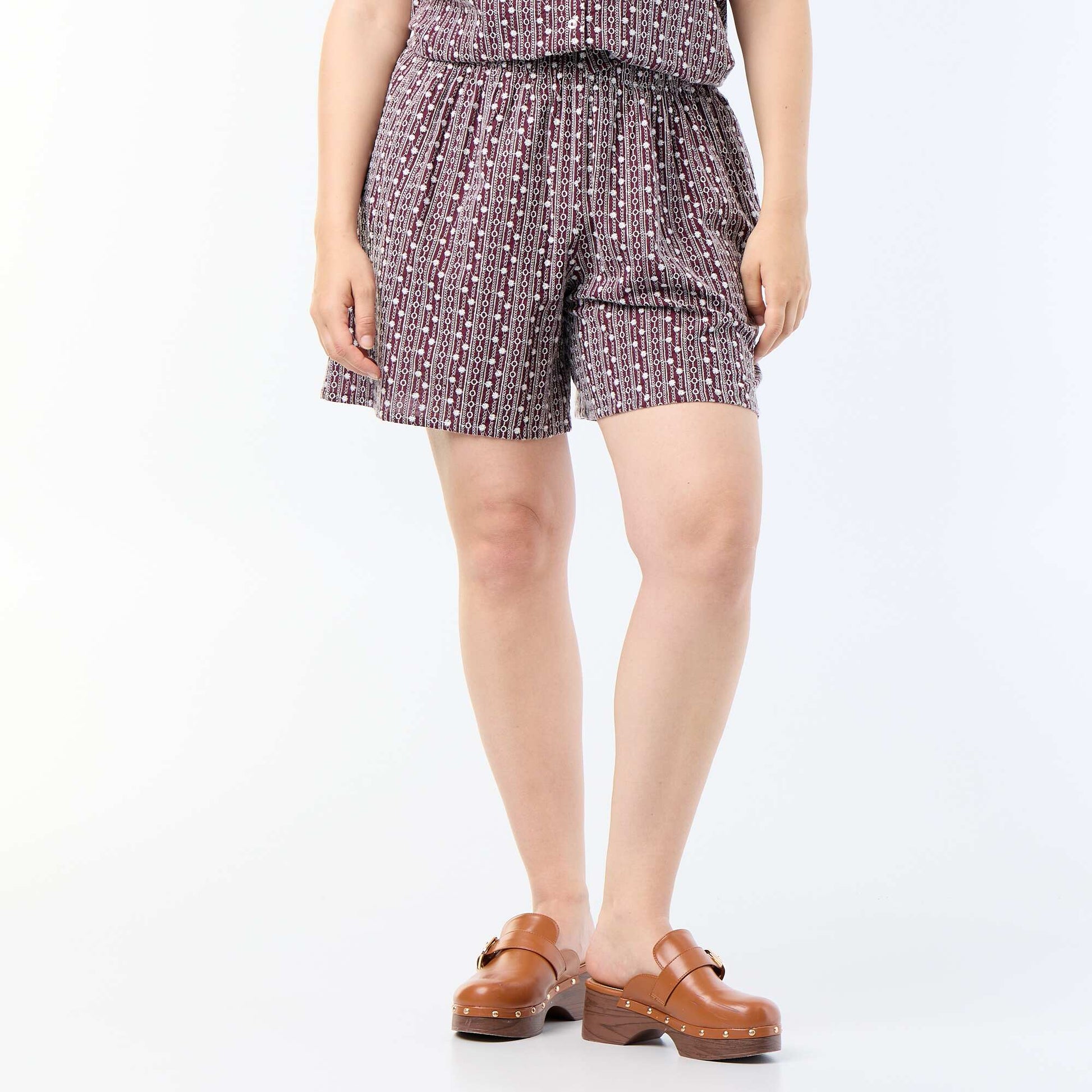Wide shorts with embroidered prints PINK