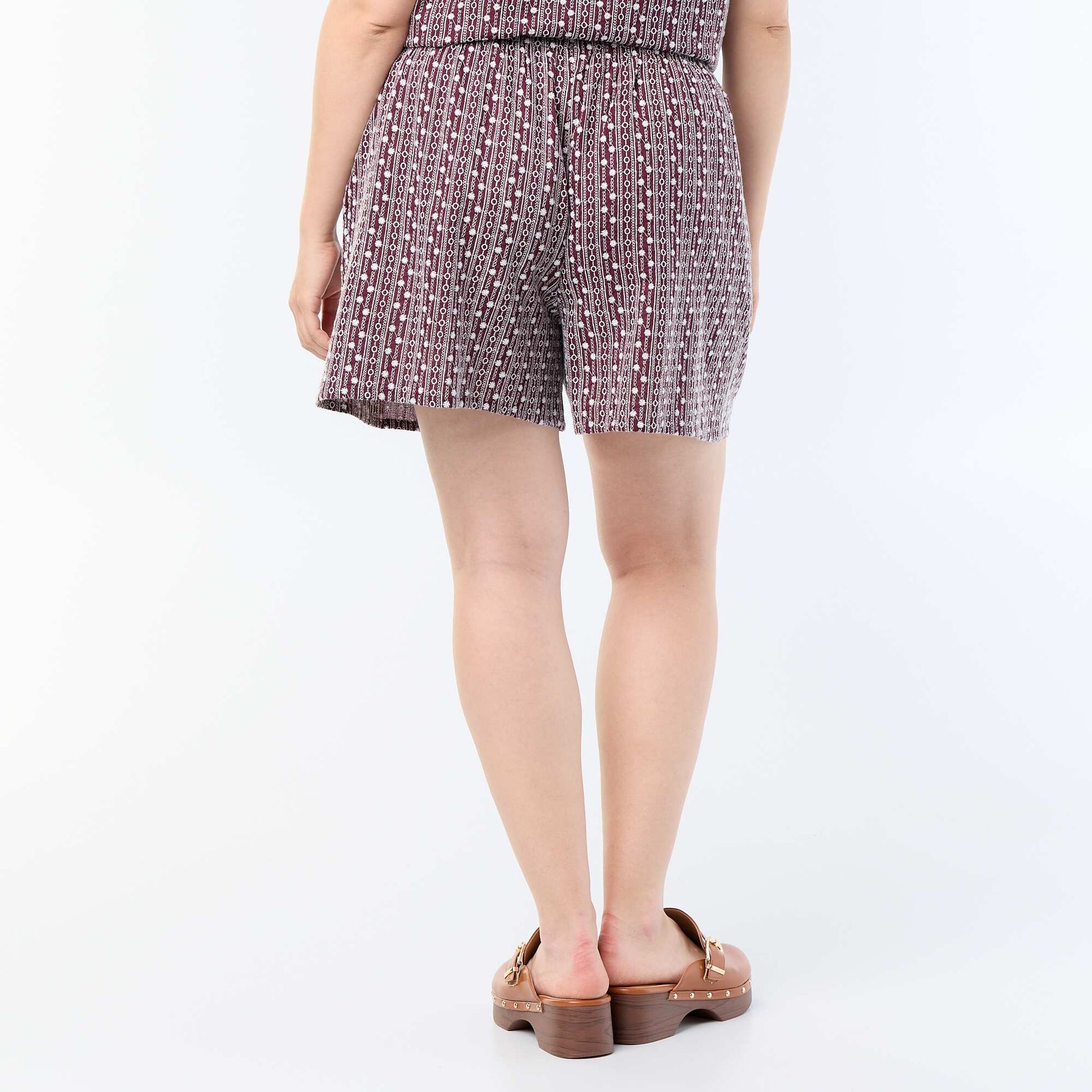 Wide shorts with embroidered prints PINK