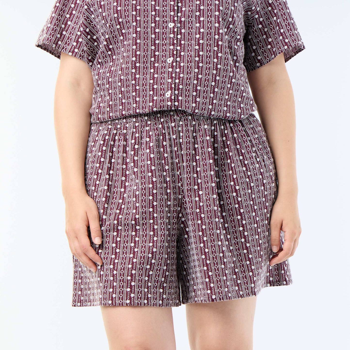 Wide shorts with embroidered prints PINK