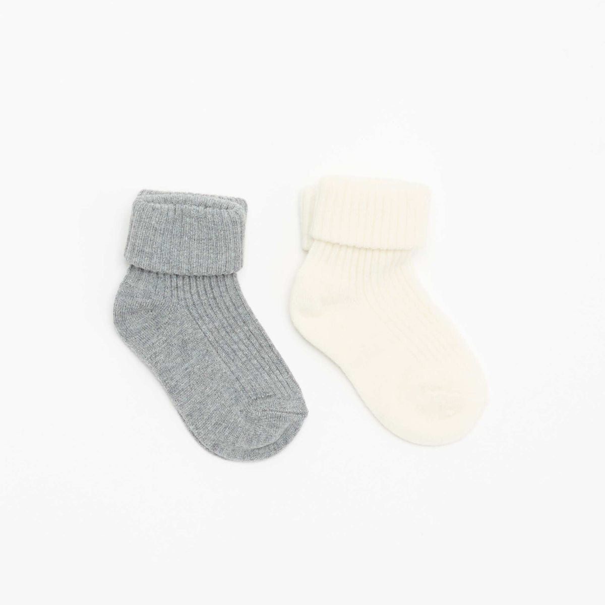 Adorable 2-Pack of Newborn Socks GREY