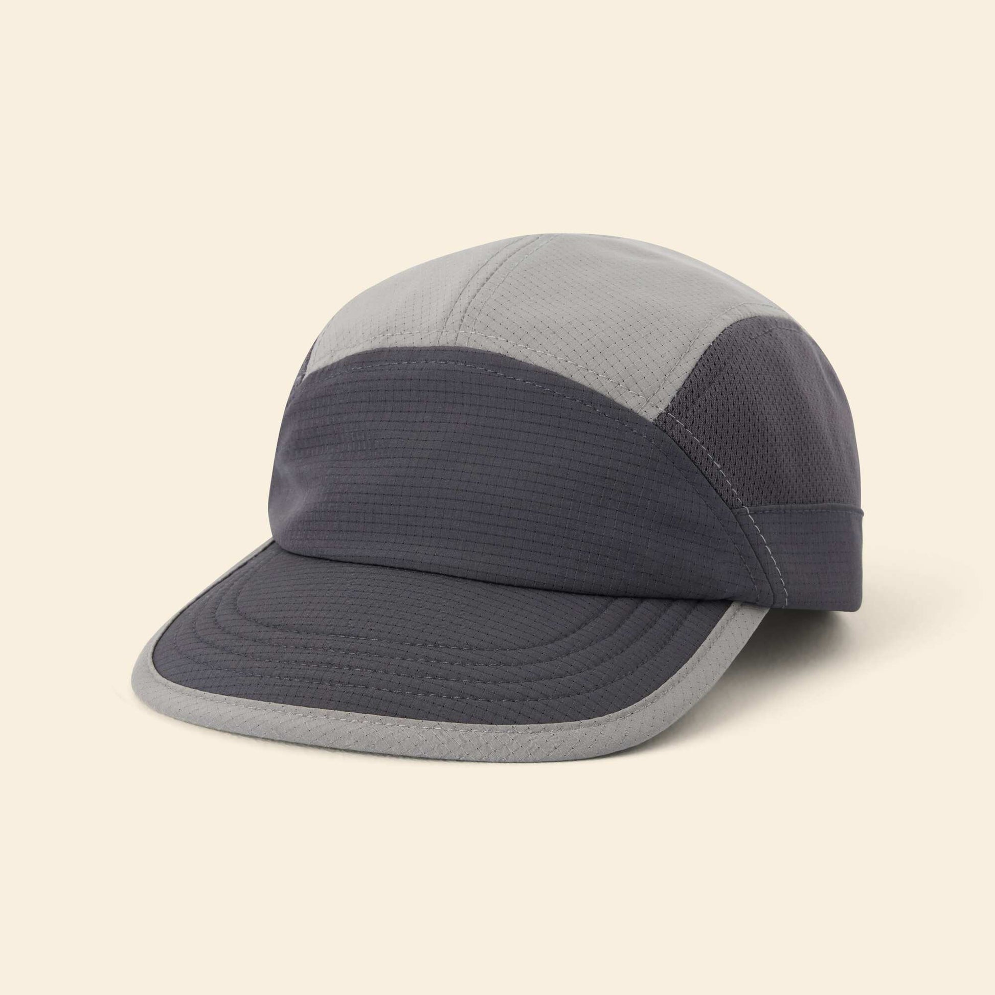 Running cap with soft brim BLACK