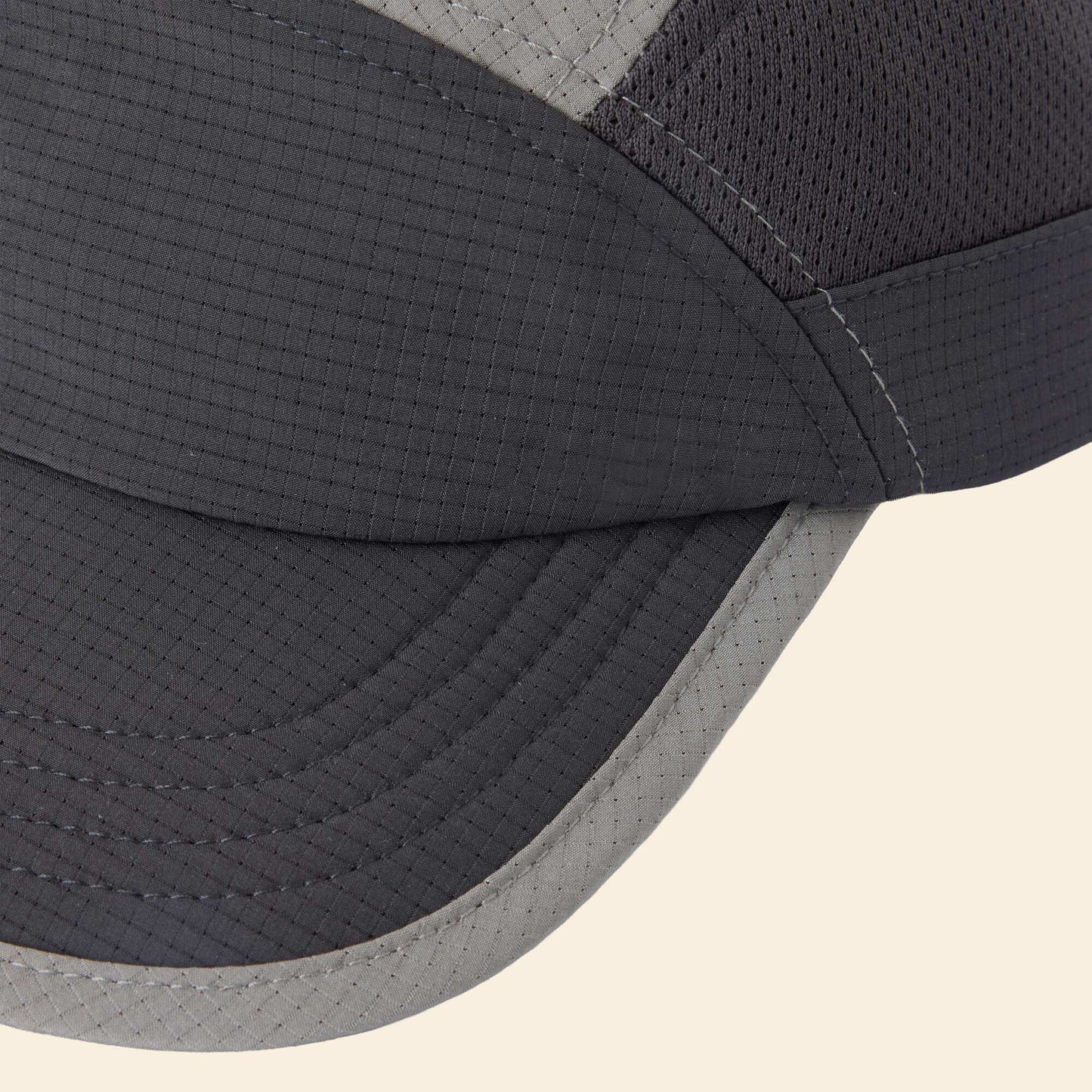 Running cap with soft brim BLACK