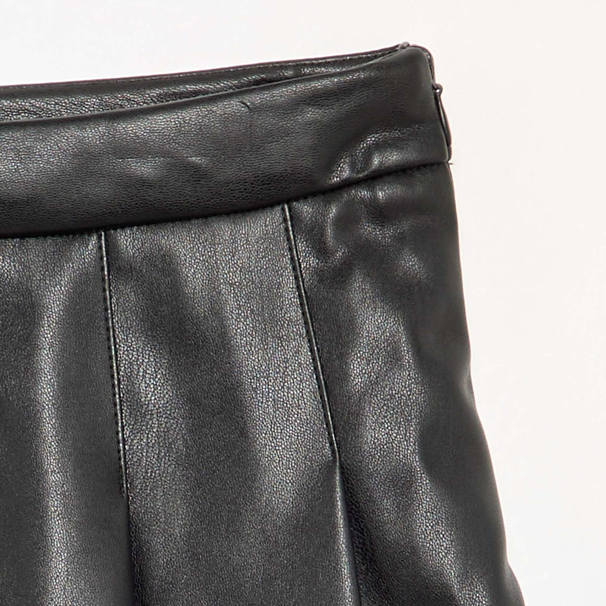 Short pleated faux leather skirt BLACK